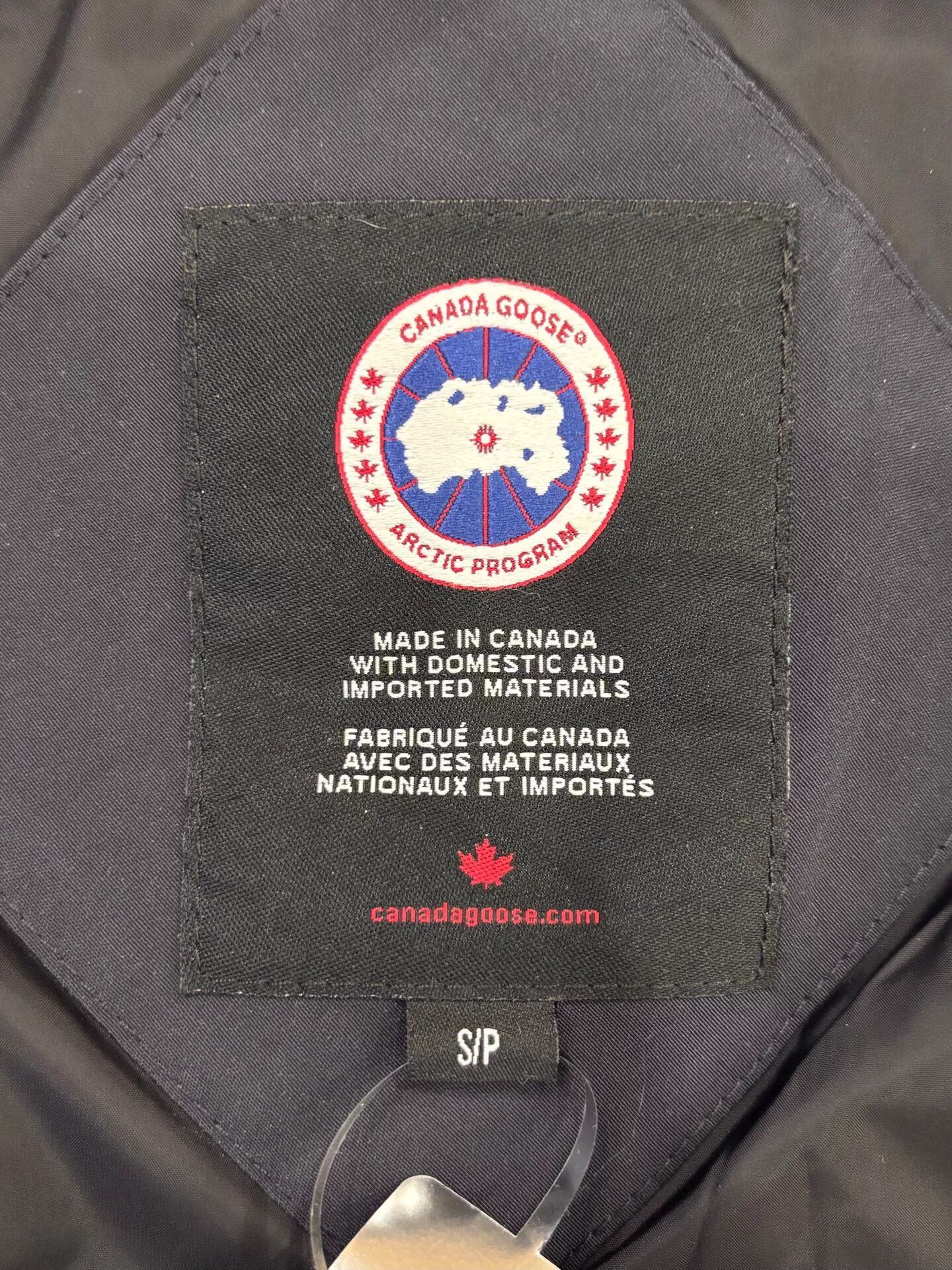 Canada Goose Canada Goose Shelburne down coat wmn's navy S red logo Size S / US 4 / IT 40 - 4 Thumbnail