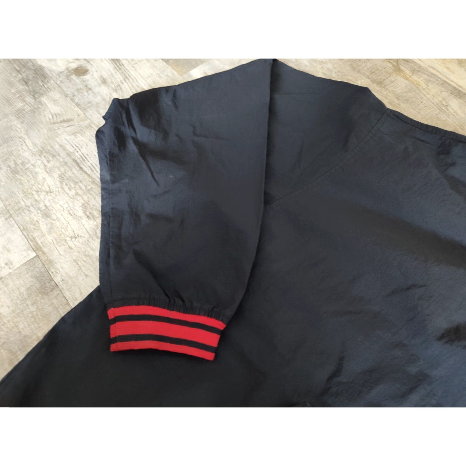 Nike Vintage Nike V-Neck Windbreaker Pullover Black Red Mens Size XL Swoosh Logo Size US XL / EU 56 / 4 - 7 Thumbnail
