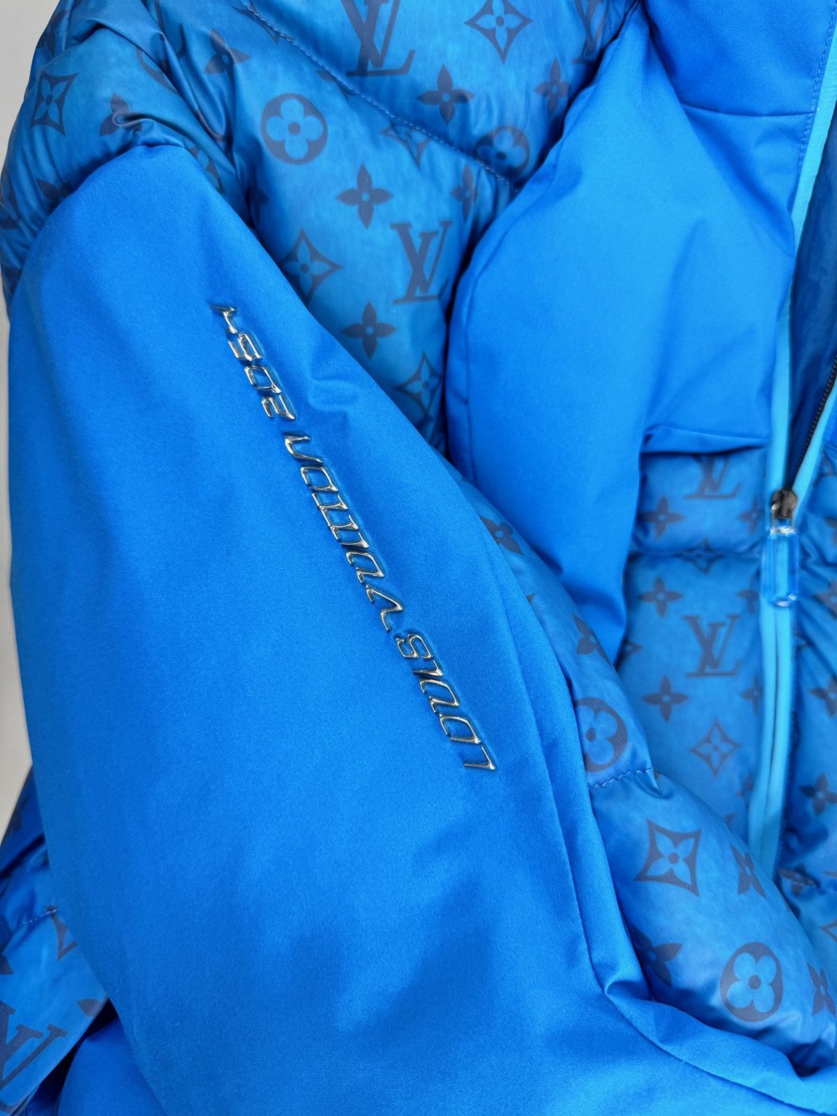 Louis Vuitton 2054 HEAT & WATER SENSITIVE MONOGRAM PRINT PUFFER JACKET Size US L / EU 52-54 / 3 - 4 Thumbnail