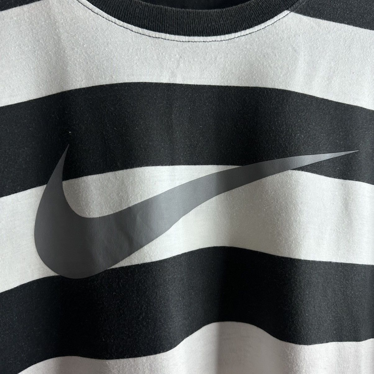 Nike Nike Big Logo Rare T shirt Size US XL / EU 56 / 4 - 5 Thumbnail