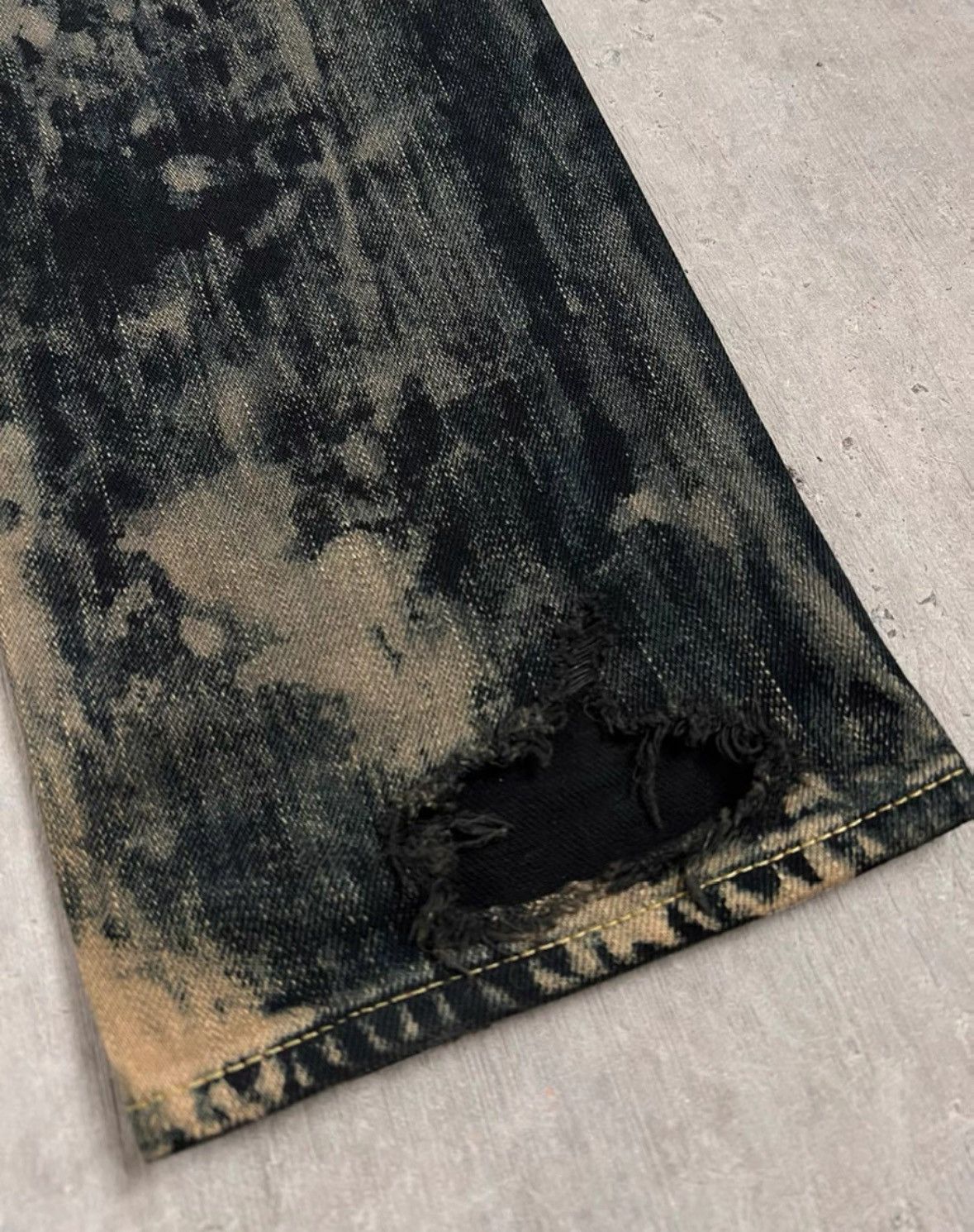Saint Laurent Paris Saint laurent Oil Damage Jeans 2501-Nextarrow Size US 31 - 6 Thumbnail