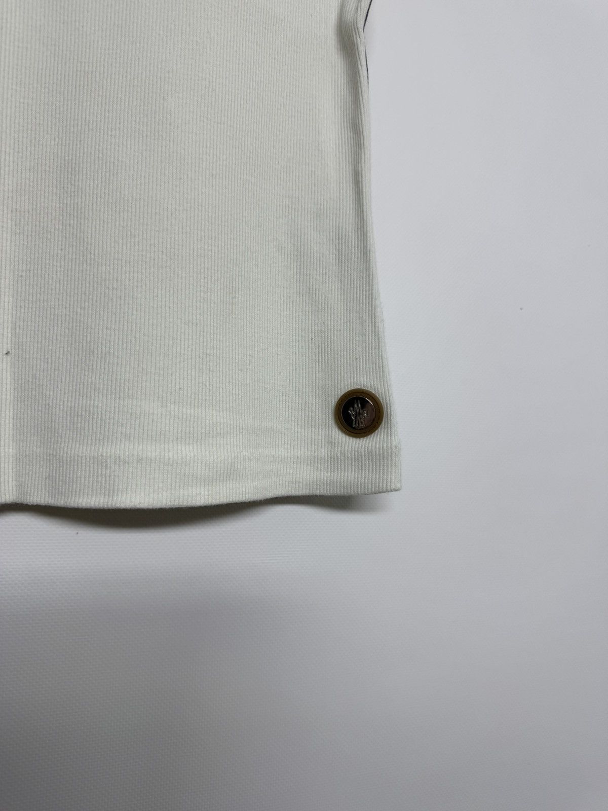Moncler Vintage Moncler Luxury T-Shirt Size M / US 6-8 / IT 42-44 - 5 Thumbnail