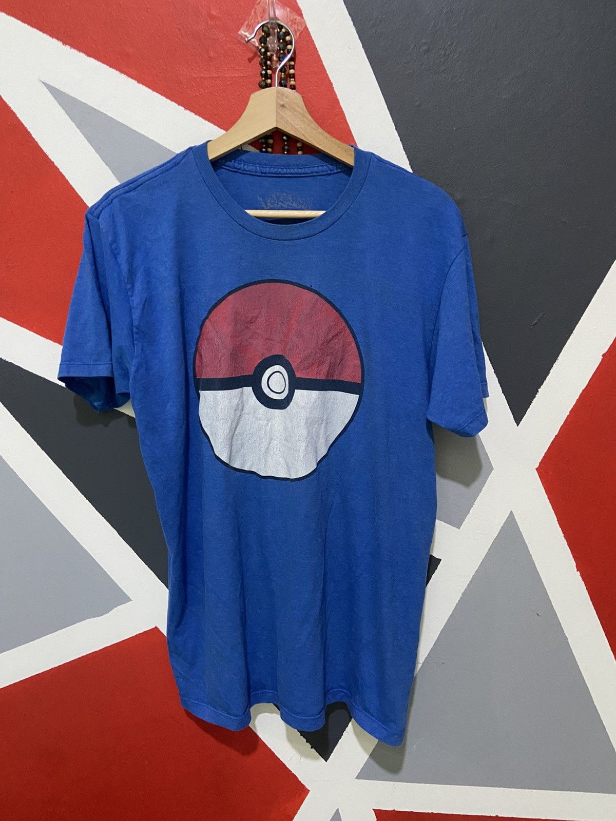 Pokemon Vintage Pokemon Monster Ball official tshirt Size US L / EU 52-54 / 3 - 1 Thumbnail