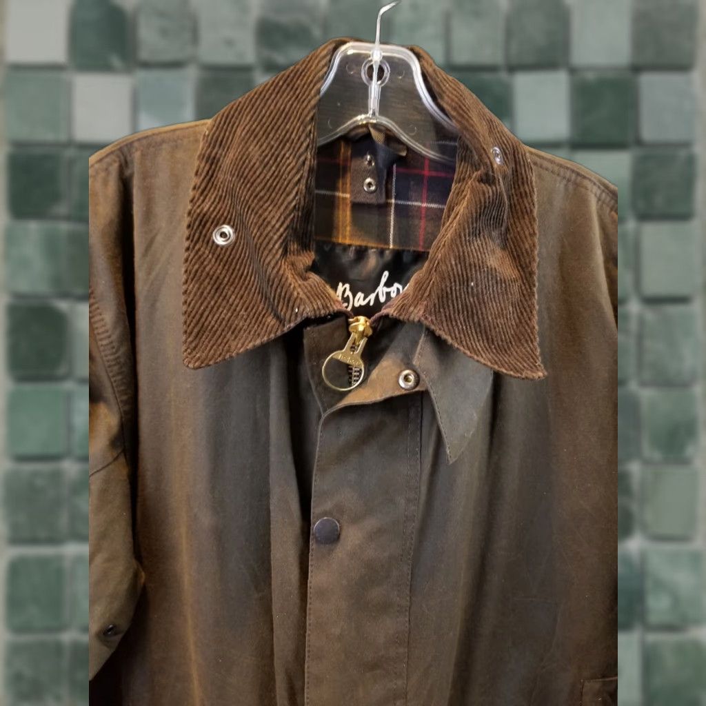 Barbour VINTAGE Barbour Jacket Barbour Brown Oiled Waxed Hunting SZ 44 Men Regular 44 Brown Waxed Bomber Jacket 37-37 25-25 20 Inch Cross Shoulder Mens Size US S / EU 44-46 / 1 - 1 Thumbnail