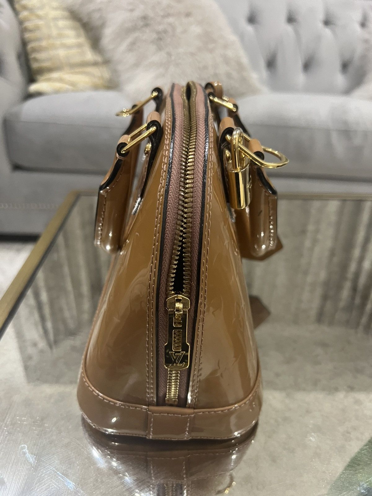 Louis Vuitton Authentic Louis Vuitton Vernis Alma BB in Caramel Brown Size ONE SIZE - 2 Thumbnail