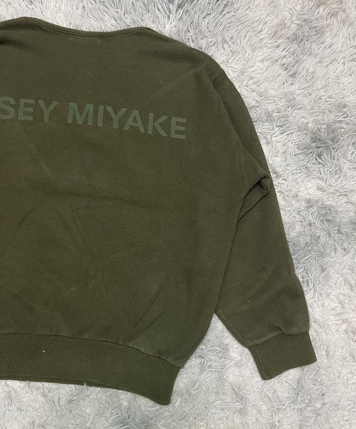 Issey Miyake 1990s ISSEY MIYAKE FADED EARTH TONE FOREST GREEN CREWNECK Size US L / EU 52-54 / 3 - 11 Thumbnail