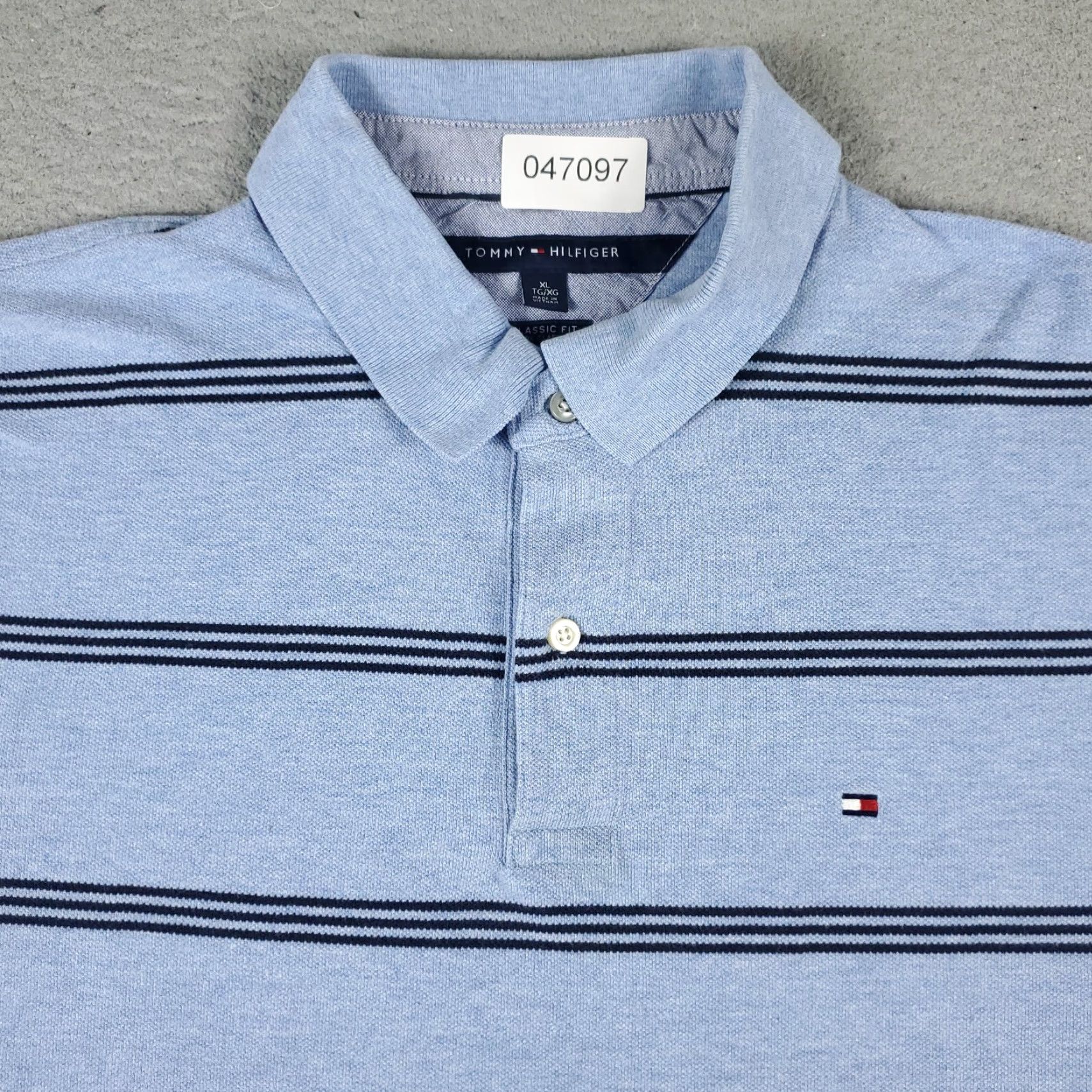 Tommy Hilfiger VINTAGE Tommy Hilfiger Polo Shirt Mens XL Blue Striped Casual Short Sleeve Polo Shirt XL Blue Size US XL / EU 56 / 4 - 2 Thumbnail