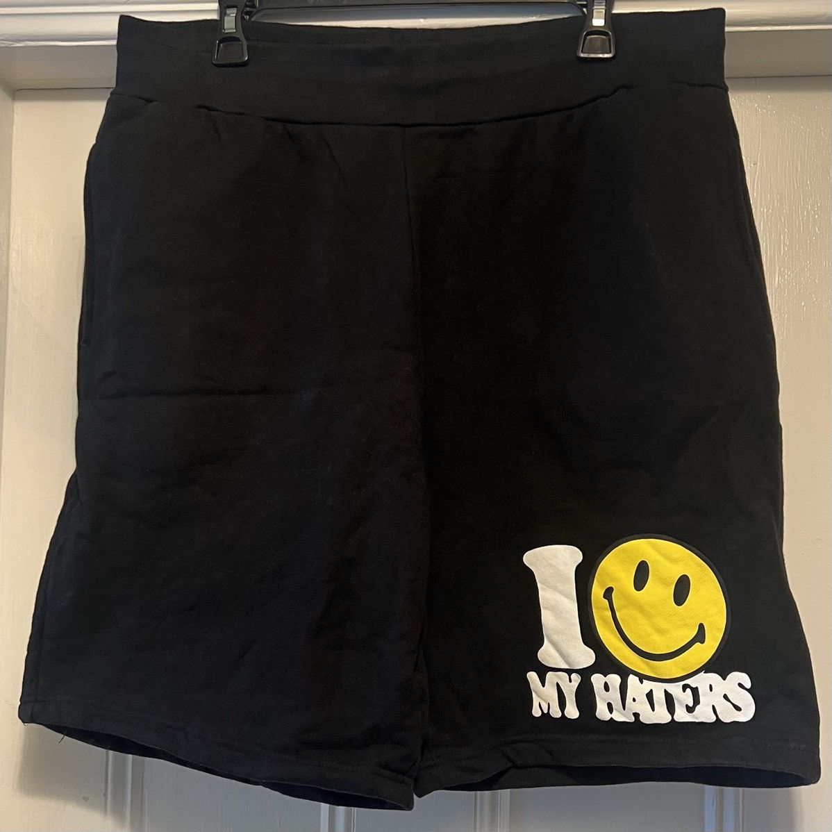 Market Authentic Market Smiley Haters Sweatshorts black xxl shorts Size US 42 / EU 58 - 1 Thumbnail