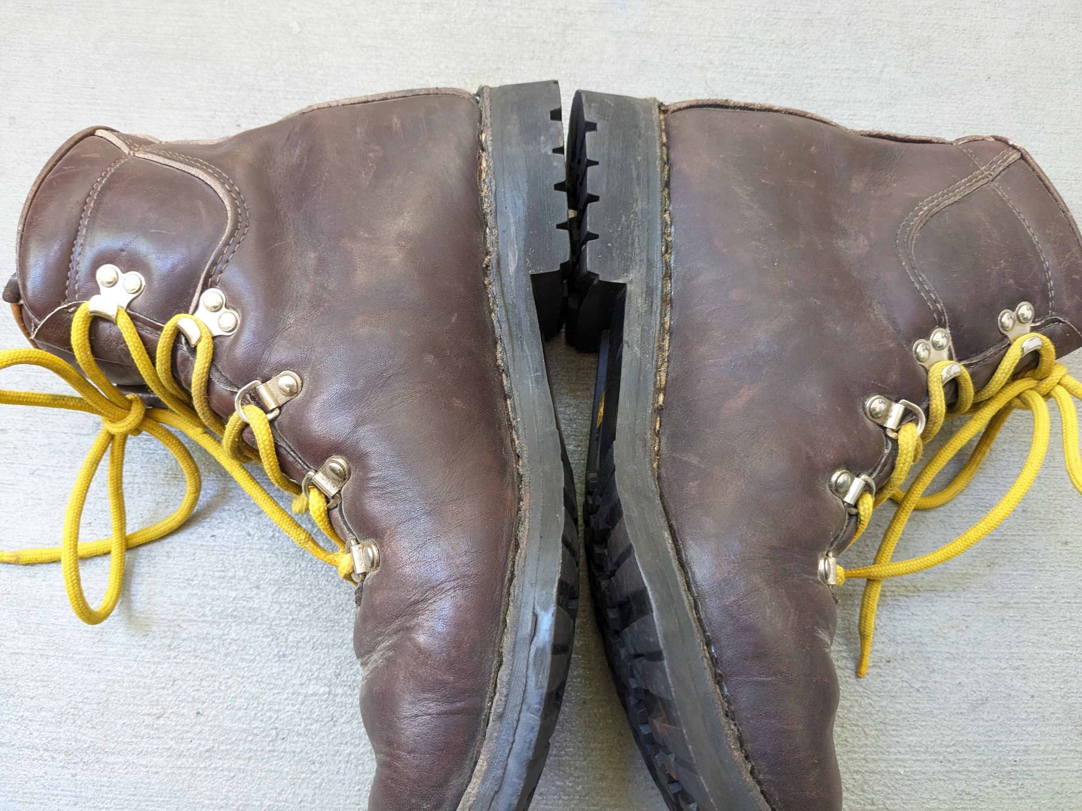 Vintage Vasque Ski Boots Brown 11 EE Wide Italy Hiking
