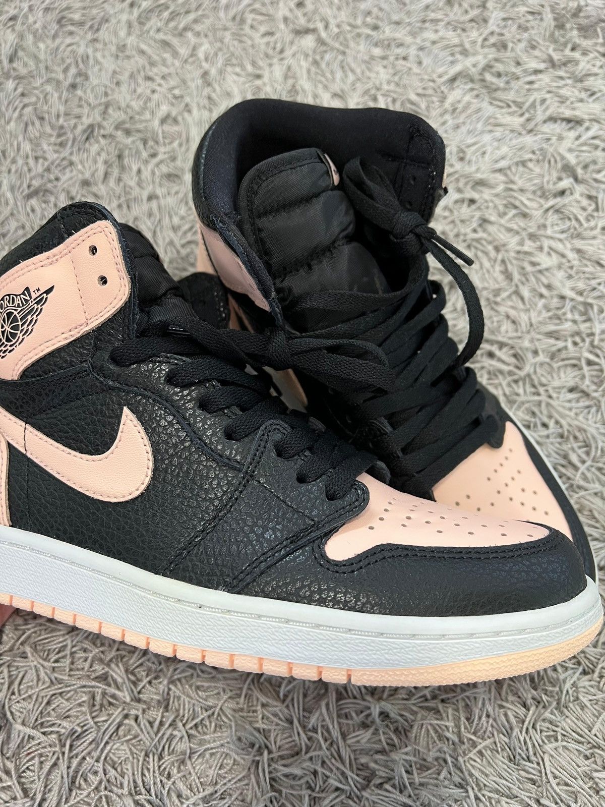 Nike Jordan 1 Retro High Black Crimson Tint Size US 9 / EU 42 - 12 Thumbnail