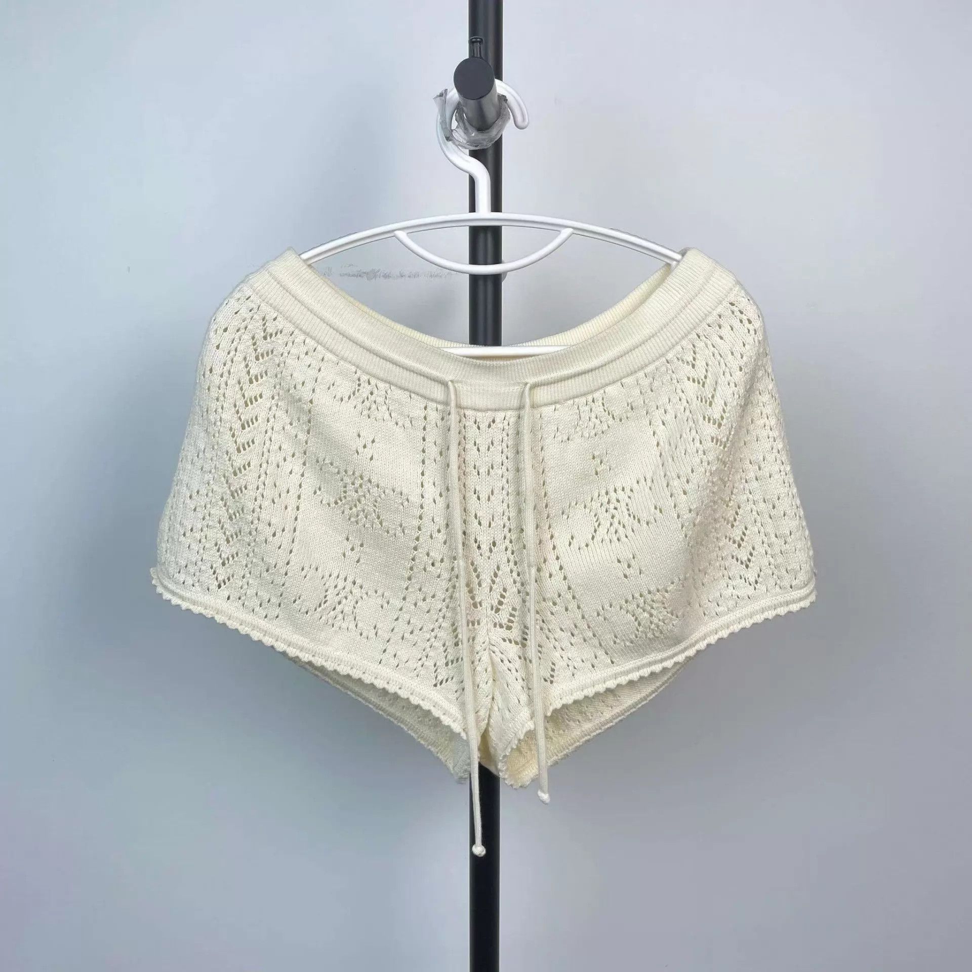 Celine Celine women's XS white knit shorts 97 New Size 25" / US 0 / IT 36 - 1 Thumbnail