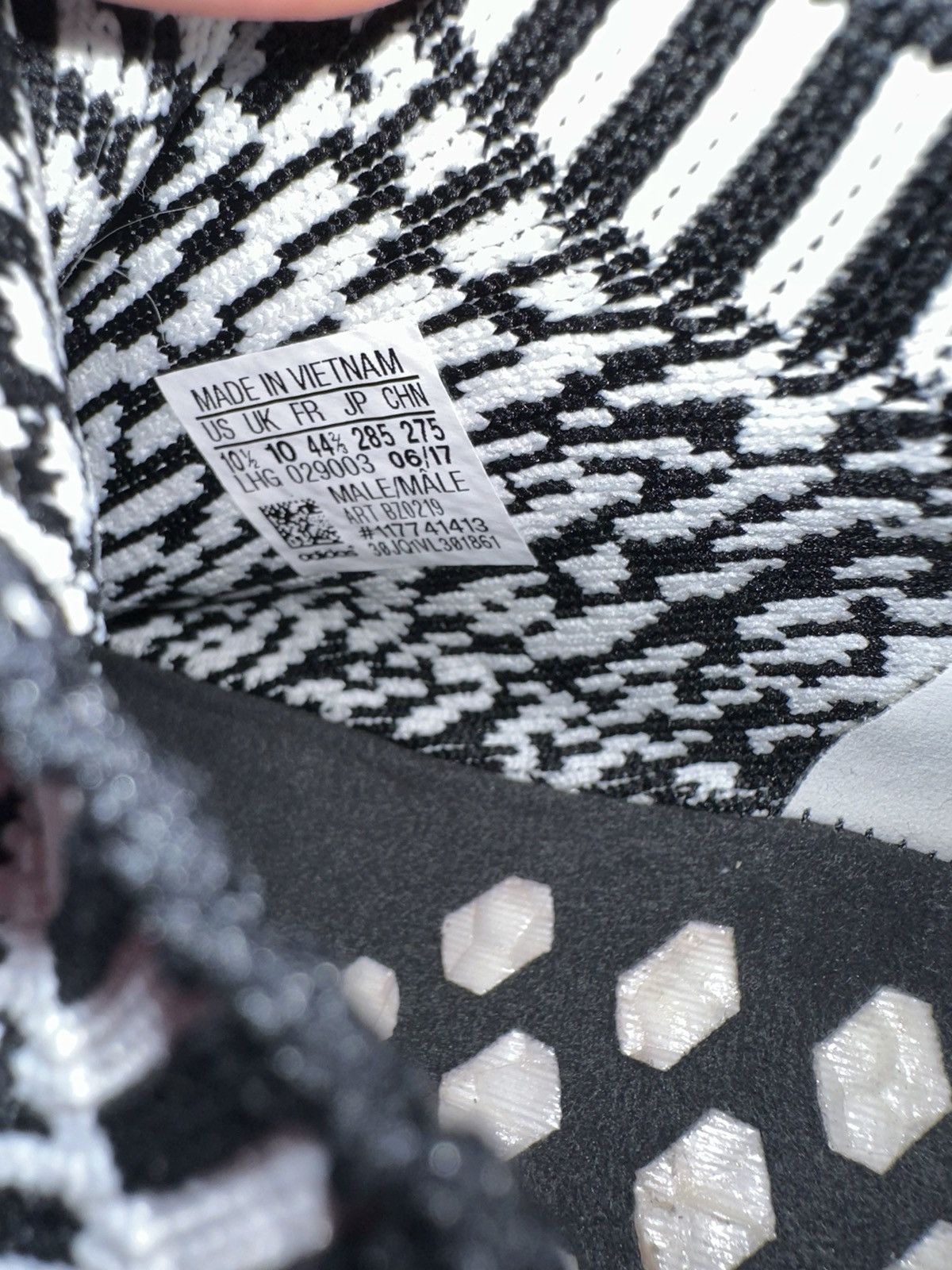 Adidas Adidas NMD_R1 Primknit ‘Zebra’ Size US 10.5 / EU 43-44 - 7 Thumbnail