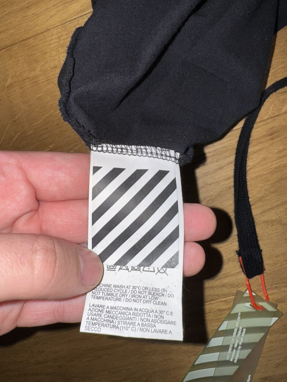 Off-White Off-White Fall-Winter 2019/20 T-Shirt “INCOMPIUTO” Size US L / EU 52-54 / 3 - 9 Thumbnail