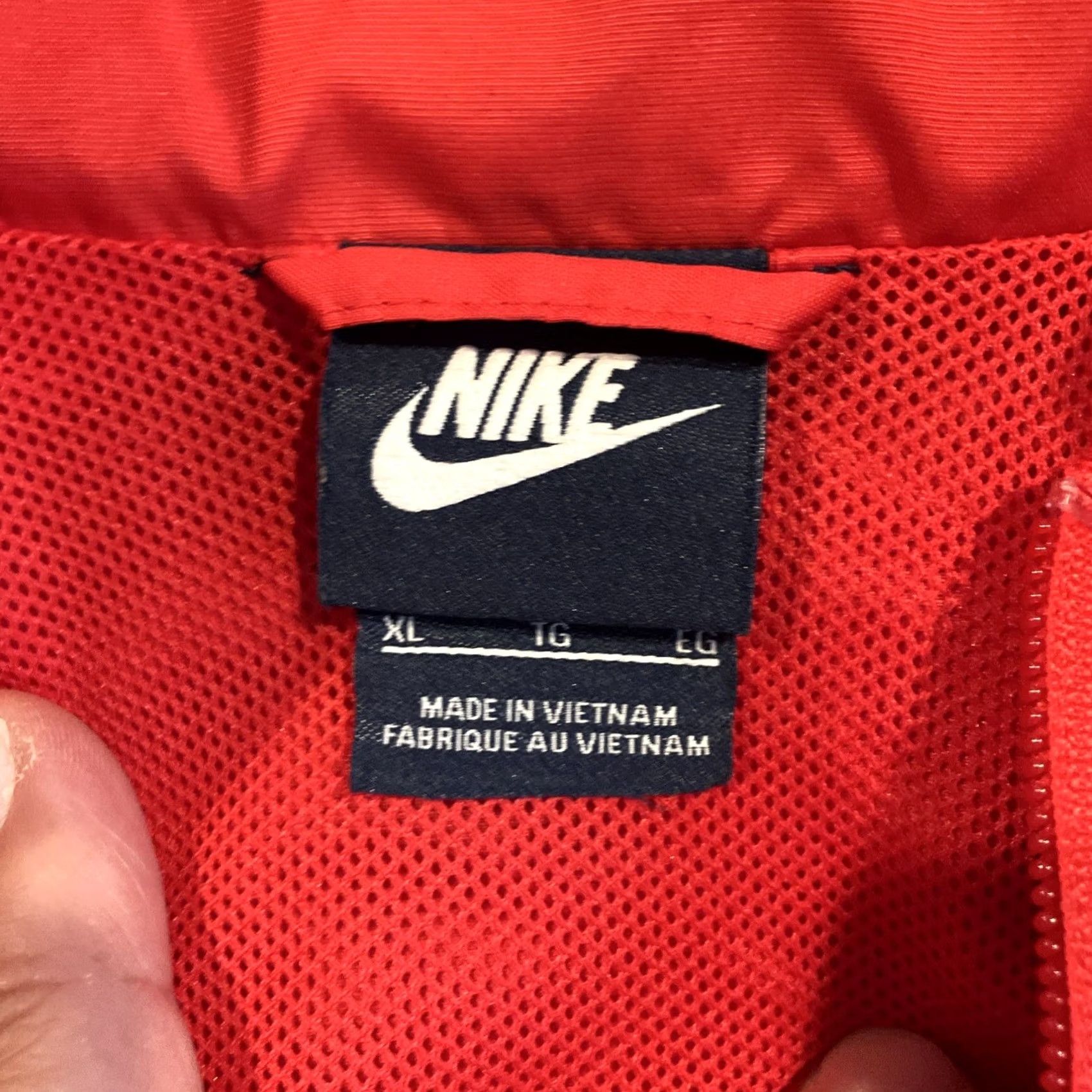 Nike VINTAGE Nike Windbreaker Jacket XL Red Full Zip Windbreaker Men's Sports Jacket Size US XL / EU 56 / 4 - 3 Thumbnail