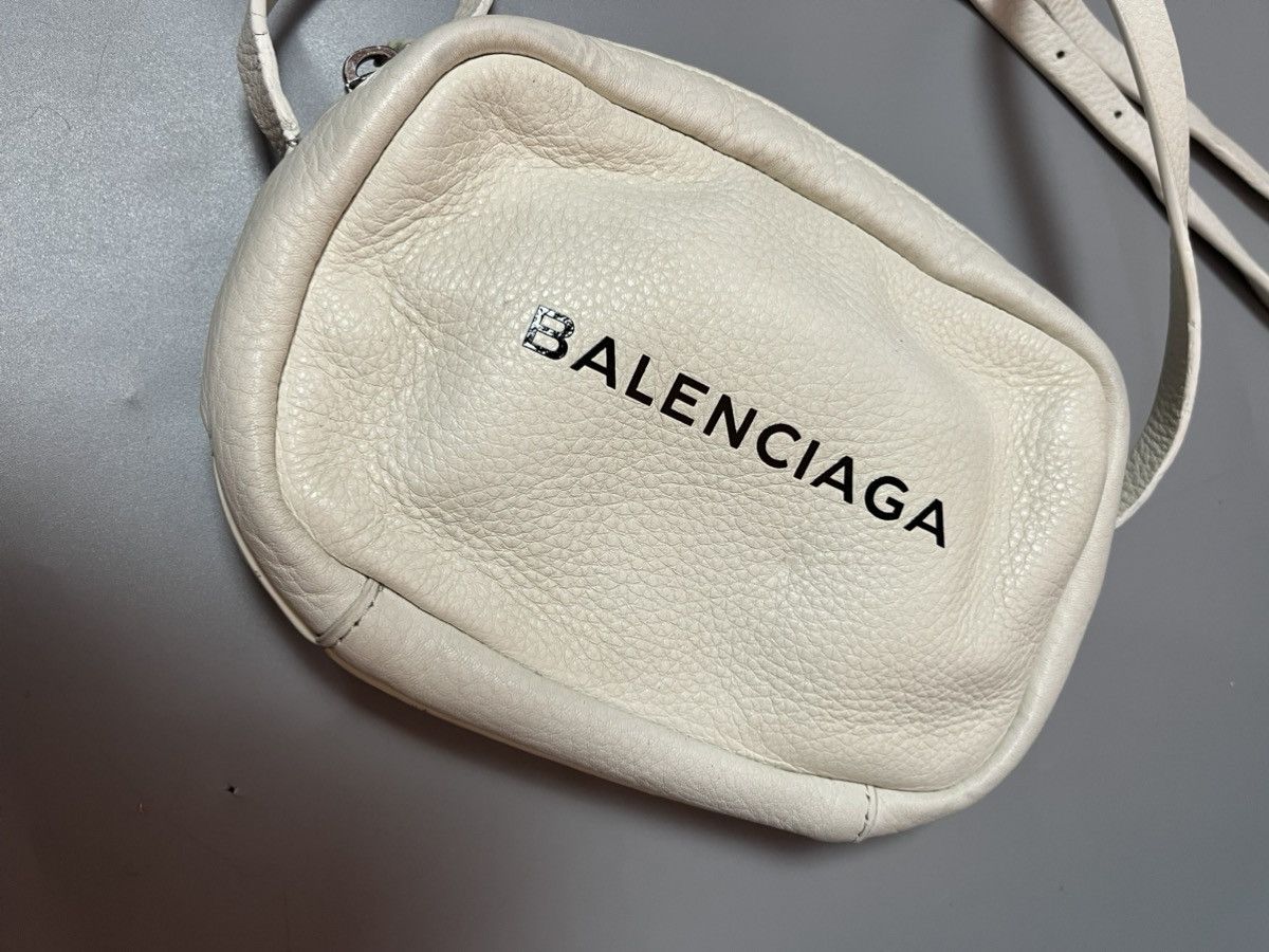 Balenciaga Balenciaga - Demna Gvasalia 2018 everyday xs camera bag Size ONE SIZE - 7 Thumbnail
