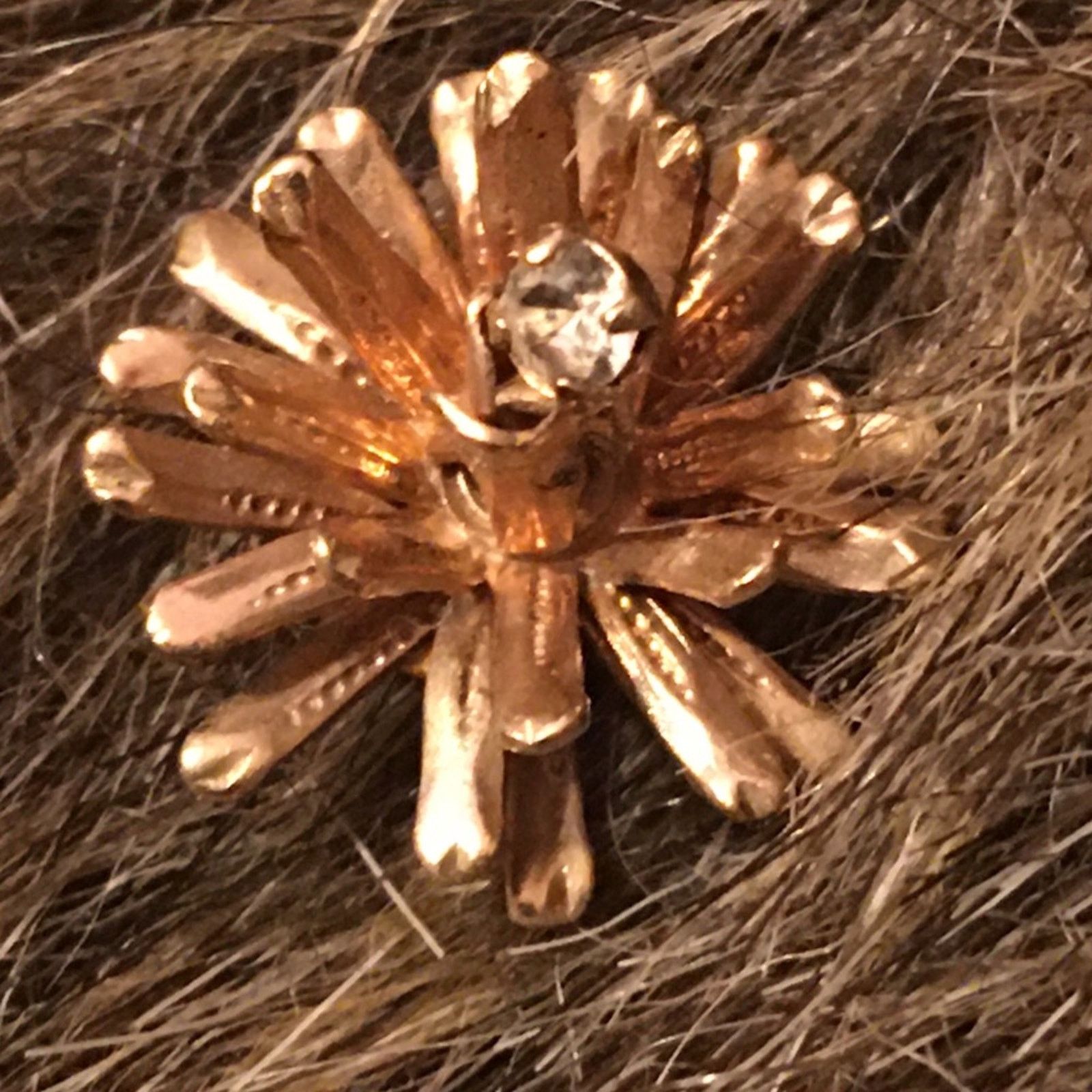 Jewelry Vintage gold tone pine cone pierced earrings Size ONE SIZE - 2 Thumbnail