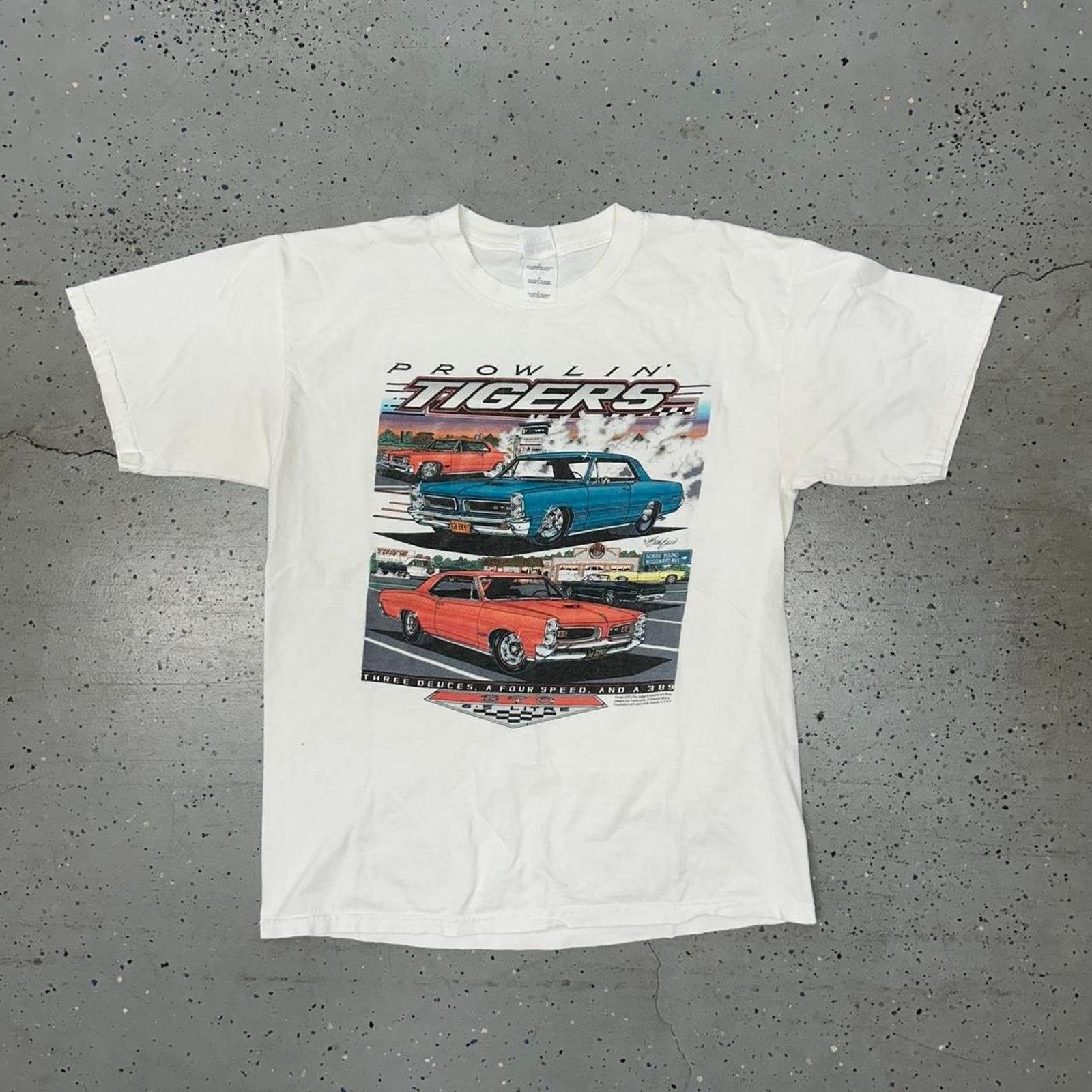 Gildan Y2K Prowlin Tigers graphic tee with bold car graphics Size US L / EU 52-54 / 3 - 1 Thumbnail