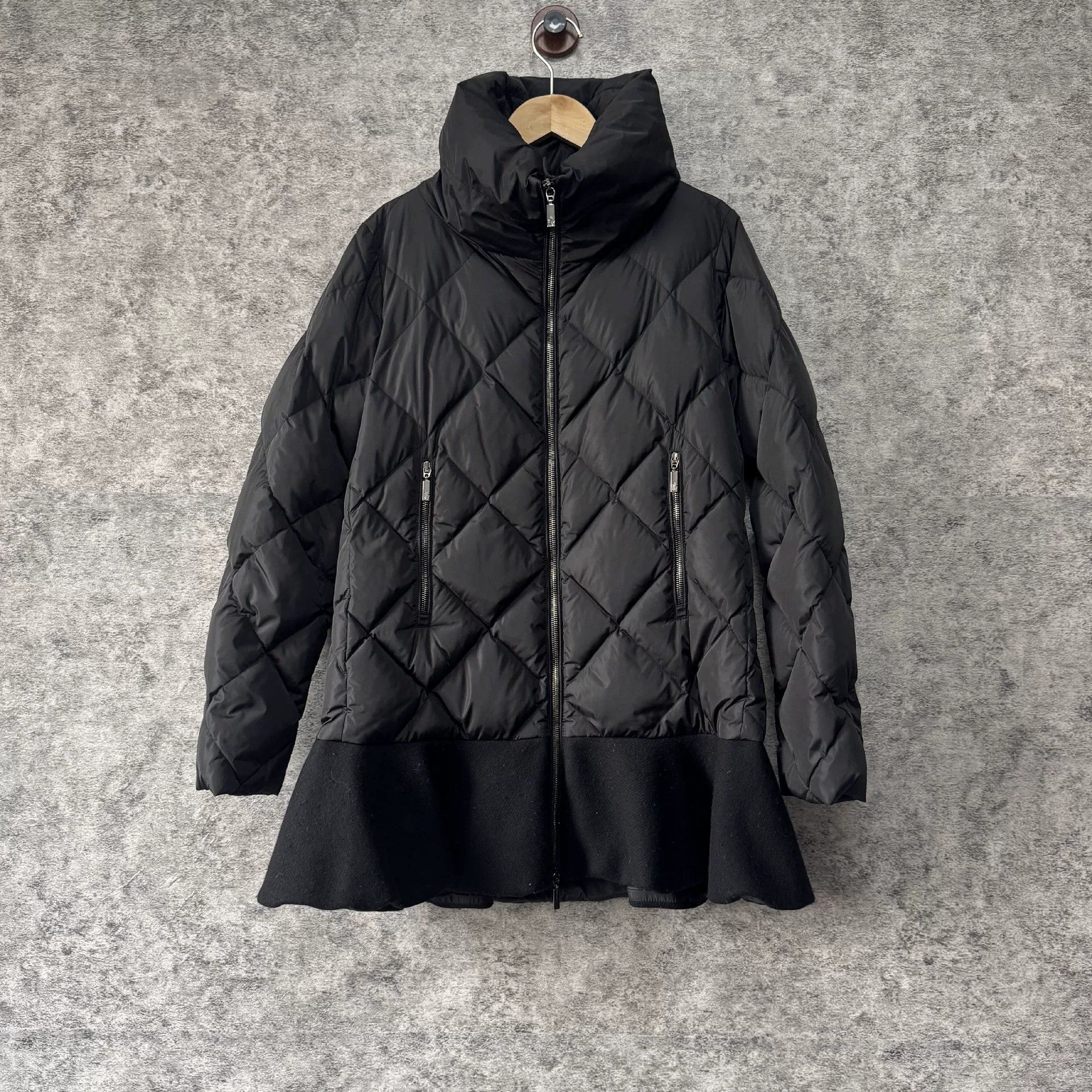 Moncler Moncler Down Down Jacket us_0 Women Size XS / US 0-2 / IT 36-38 - 1 Thumbnail