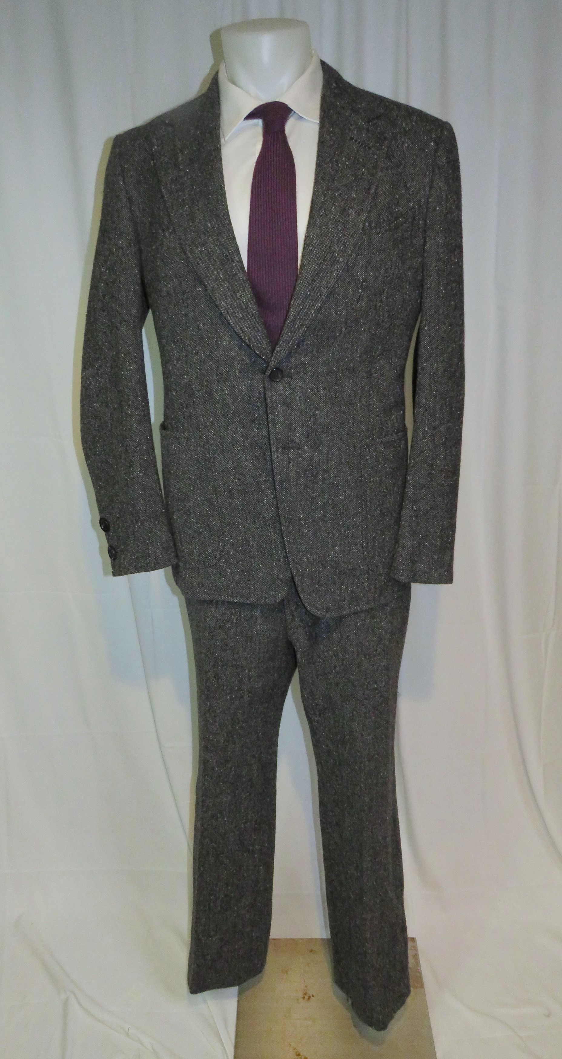 Tom Ford Current Gray Donegal Tweed Two Button Suit 44R Size 44R - 1 Thumbnail