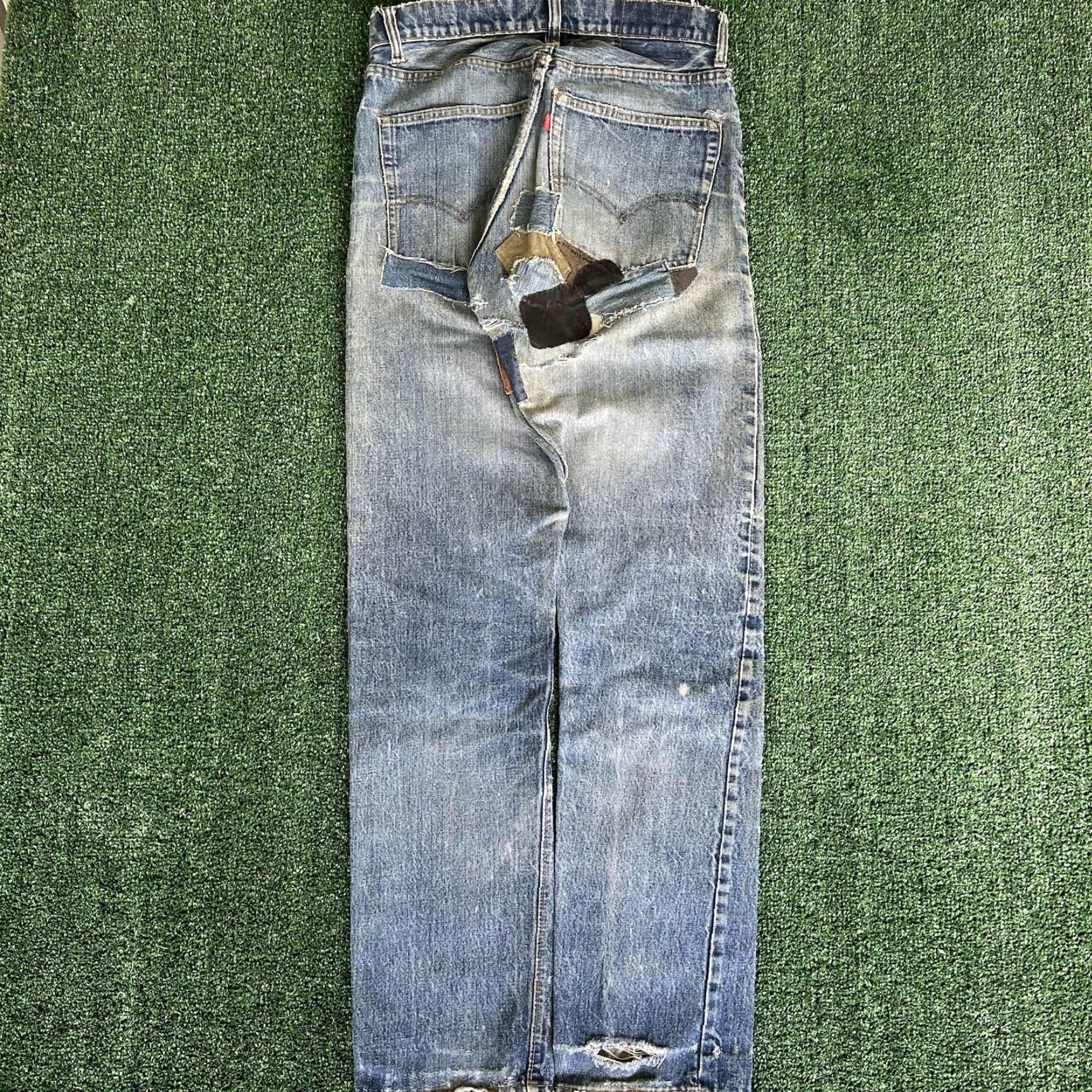 Levi's VINTAGE Levi's 505 Jeans Mens 32x34 Blue Denim Regular Straight USA 70s Talon Repairs Single Stitch #5 Button Short Description? Size US 32 / EU 48 - 2 Thumbnail