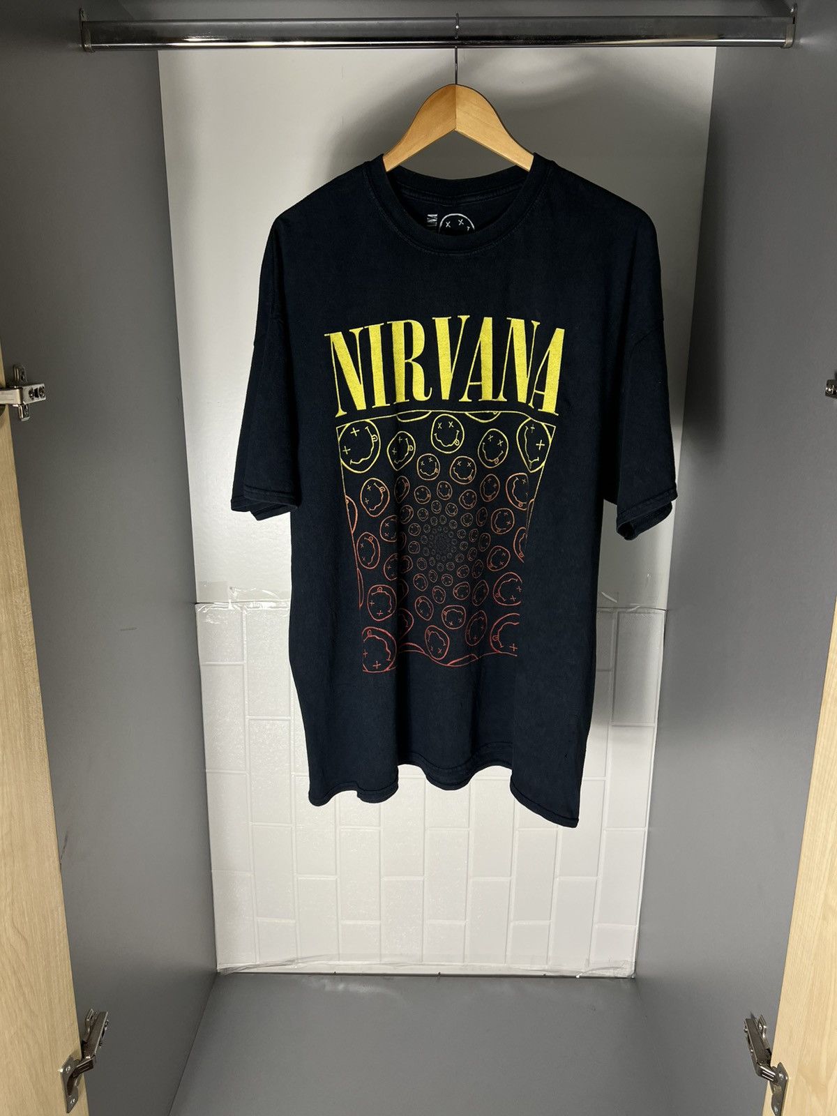Band Tees VINTAGE NIRVANA KURT COBAIN SMILE ROCK T-SHIRT MRTAL Y2K 90s Size US XL / EU 56 / 4 - 6 Thumbnail