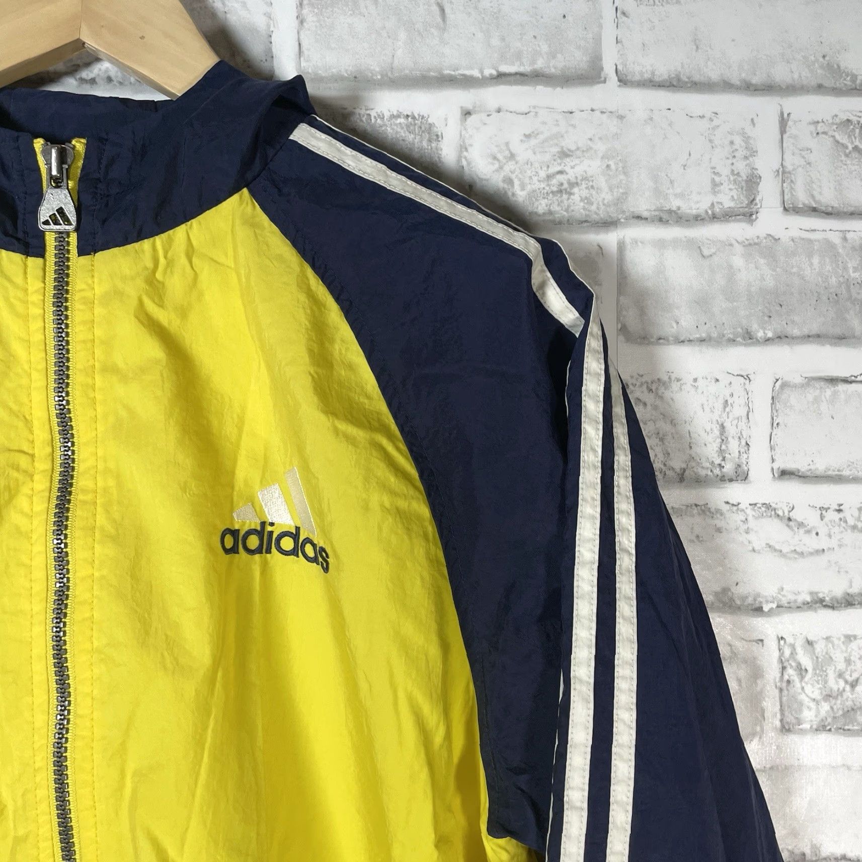 Adidas VINTAGE Adidas Windbreaker Jacket Mens Size L Yellow Nylon Outdoors Sports Size US L / EU 52-54 / 3 - 2 Thumbnail