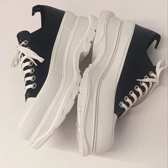 Alexander McQueen Alexander McQueen Tread Slick Low Top Sneakers - EU44.5/US Size US 11.5 / EU 44-45 - 5 Thumbnail