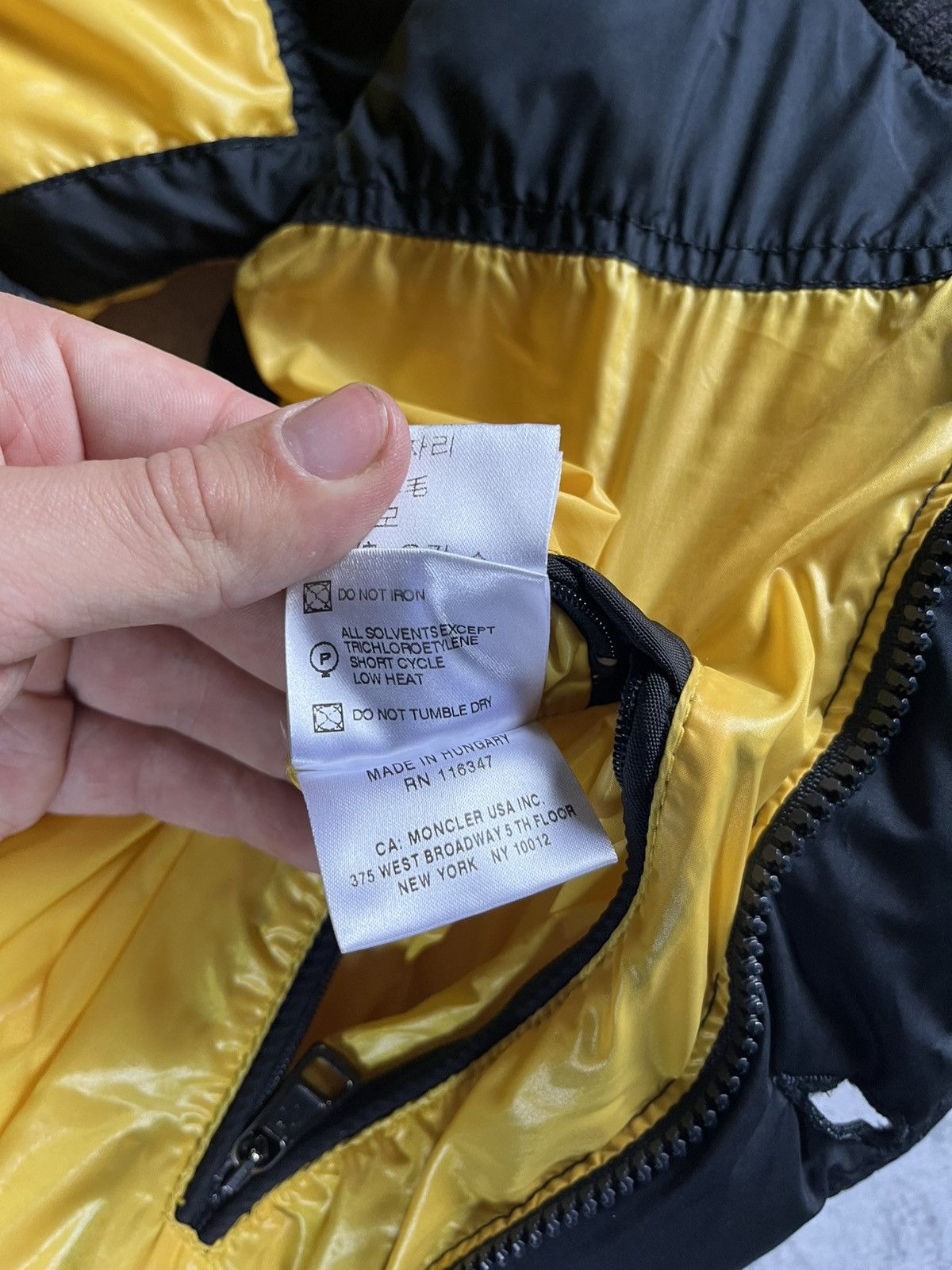 Moncler 💂🏻‍♀️moncler puffer vest🤩 Size US M / EU 48-50 / 2 - 11 Thumbnail