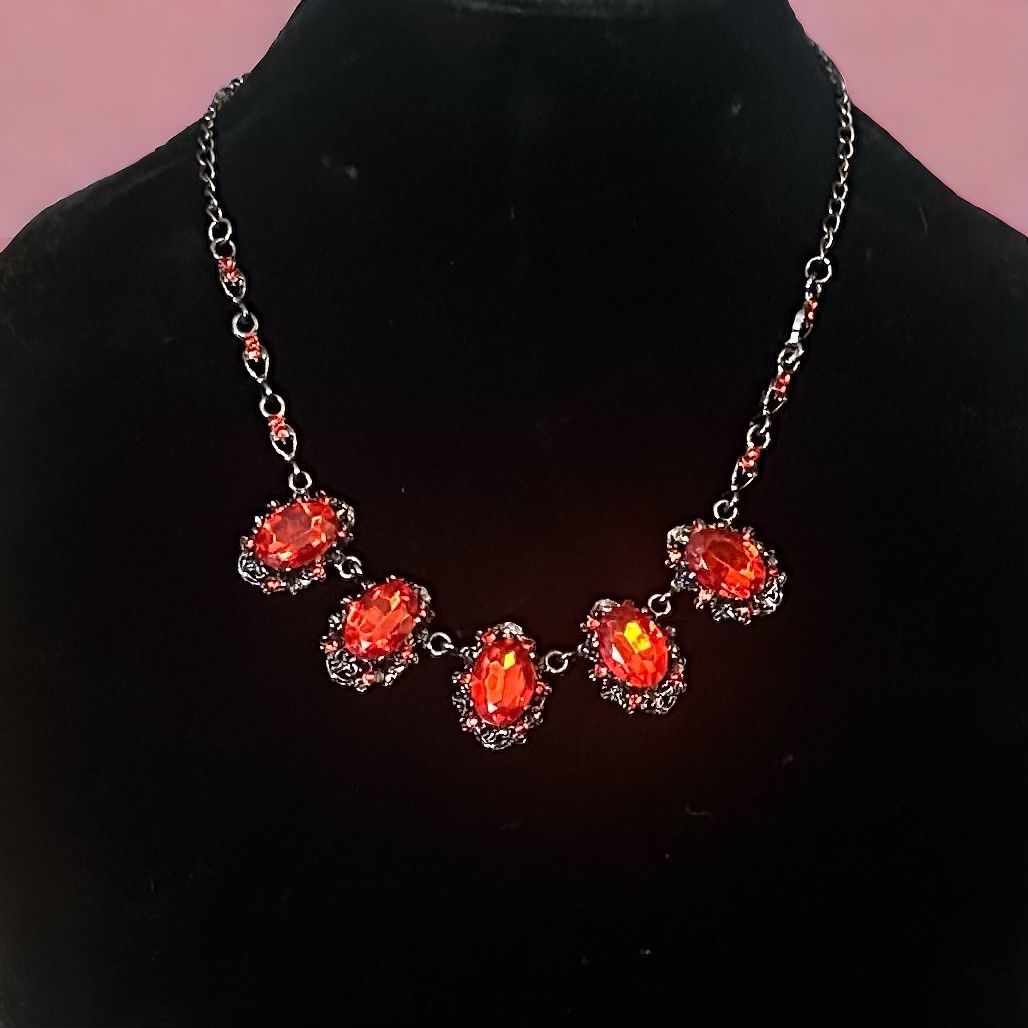 Other Dark silver tone red gemstone statement necklace Size ONE SIZE - 1 Thumbnail