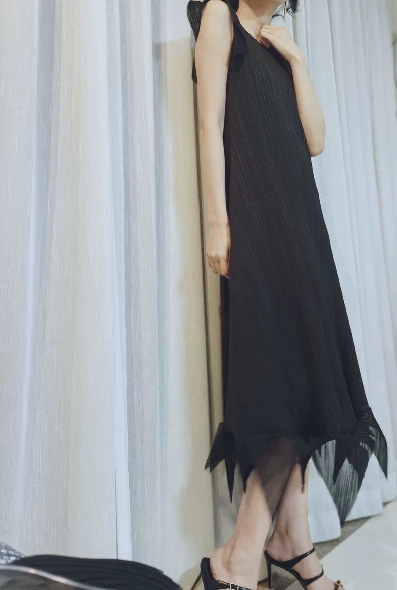Issey Miyake Issey Miyake size:3 Black prickly little witch dress Size XS / US 0-2 / IT 36-38 - 2 Thumbnail