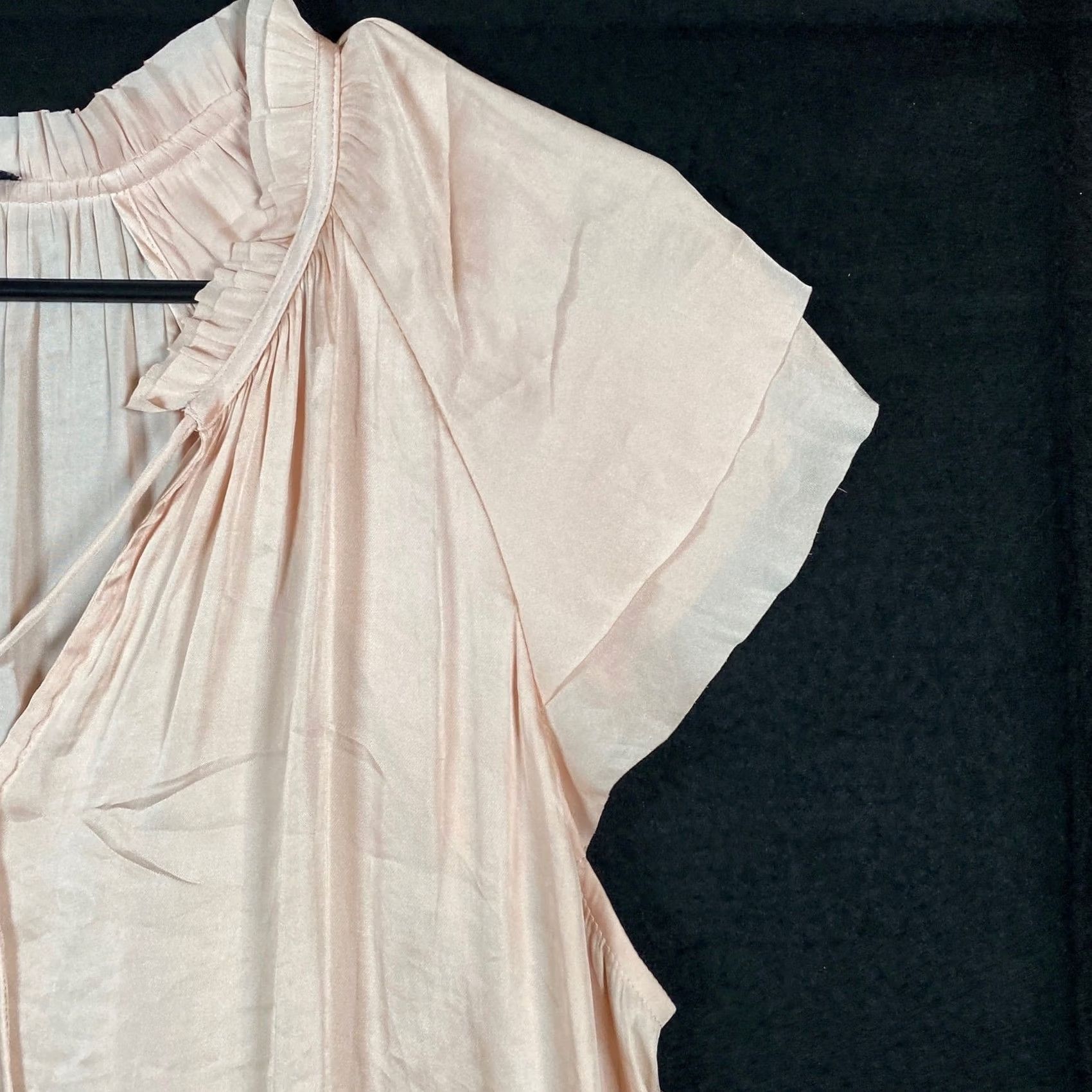 Banana Republic Banana Republic Blouse V Neck Cap Sleeve Polyester M Womens Peach Shiny Size M / US 6-8 / IT 42-44 - 5 Thumbnail