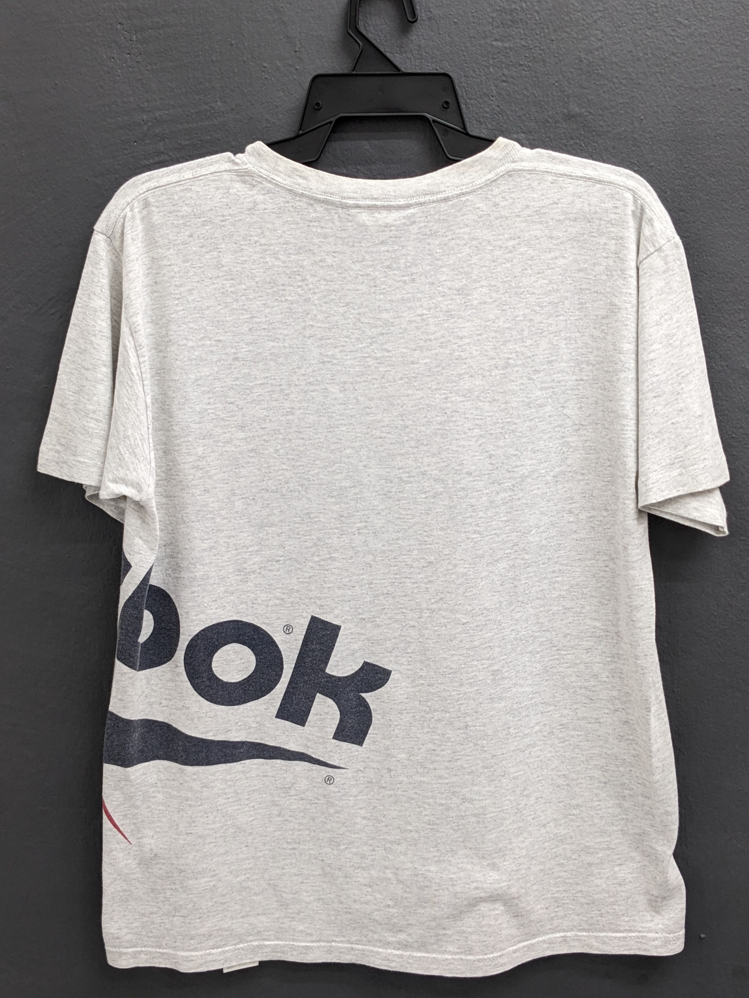 Reebok VINTAGE REEBOK BIG LOGO STREETWEAR TSHIRT Size US XL / EU 56 / 4 - 2 Thumbnail