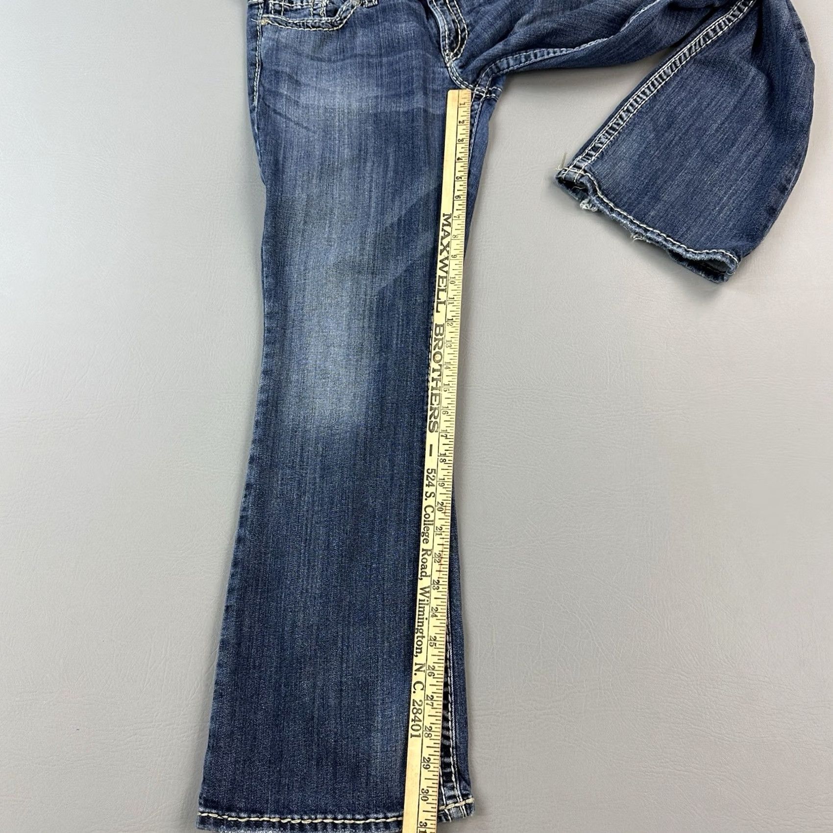 Silver Jeans Co. Nike Shirt? Size 24" / US 00 / IT 34 - 2 Thumbnail