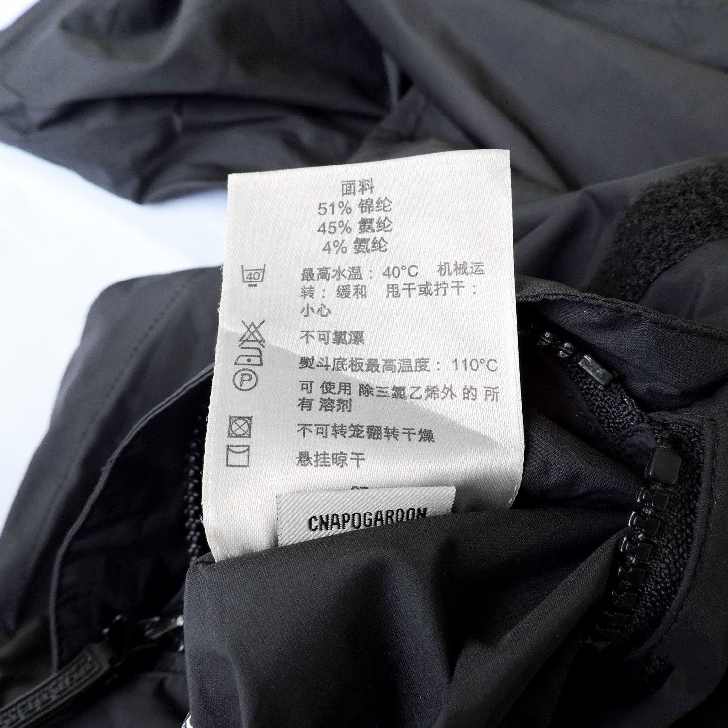 Burberry BURBERRY OUTDOOR WATERPROOF PACKABLE JACKET Size US S / EU 44-46 / 1 - 6 Thumbnail