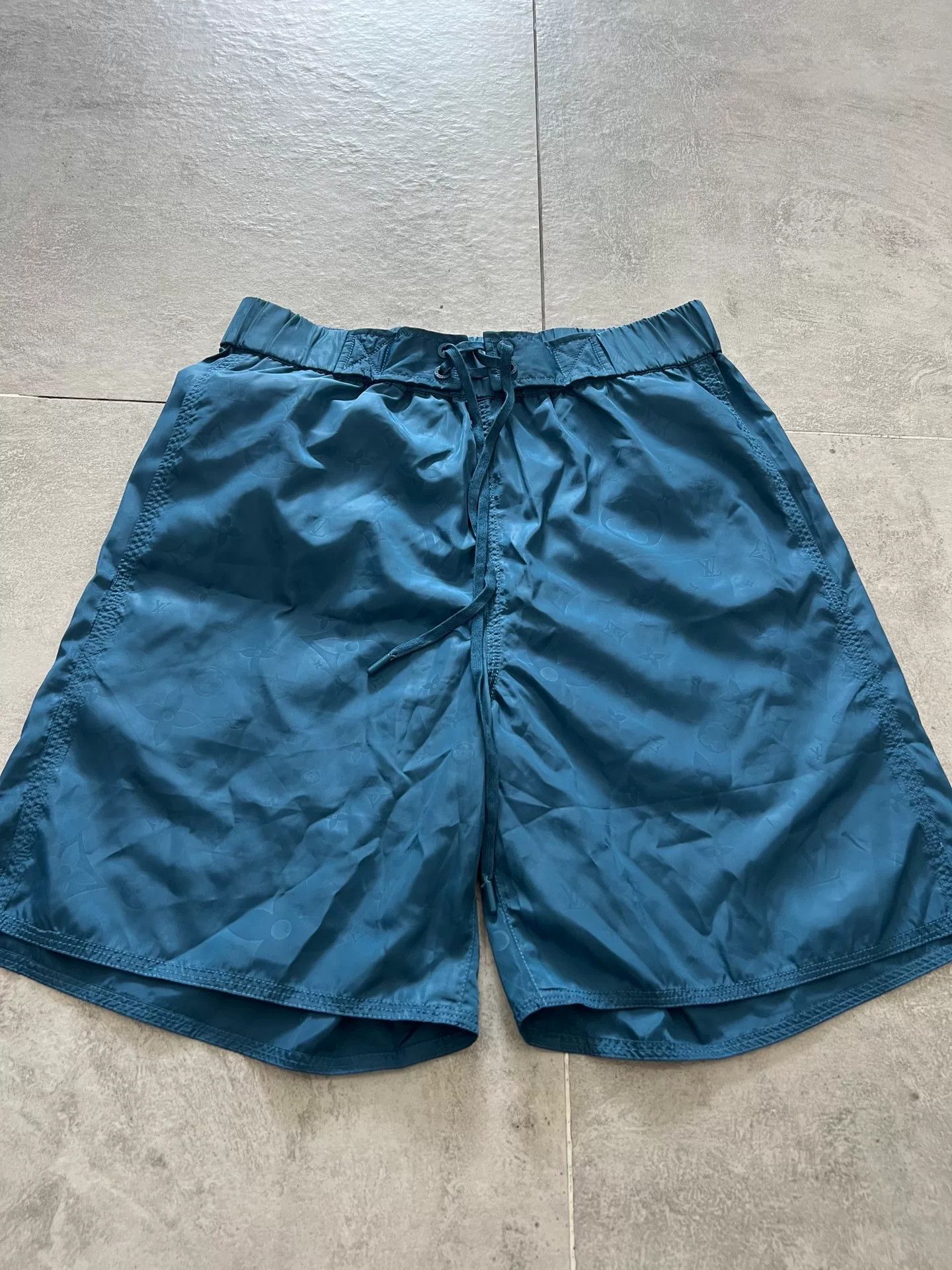 Louis Vuitton Louis Vuitton Logo 3D Beach Shorts Size US 26 / EU 42 - 1 Thumbnail
