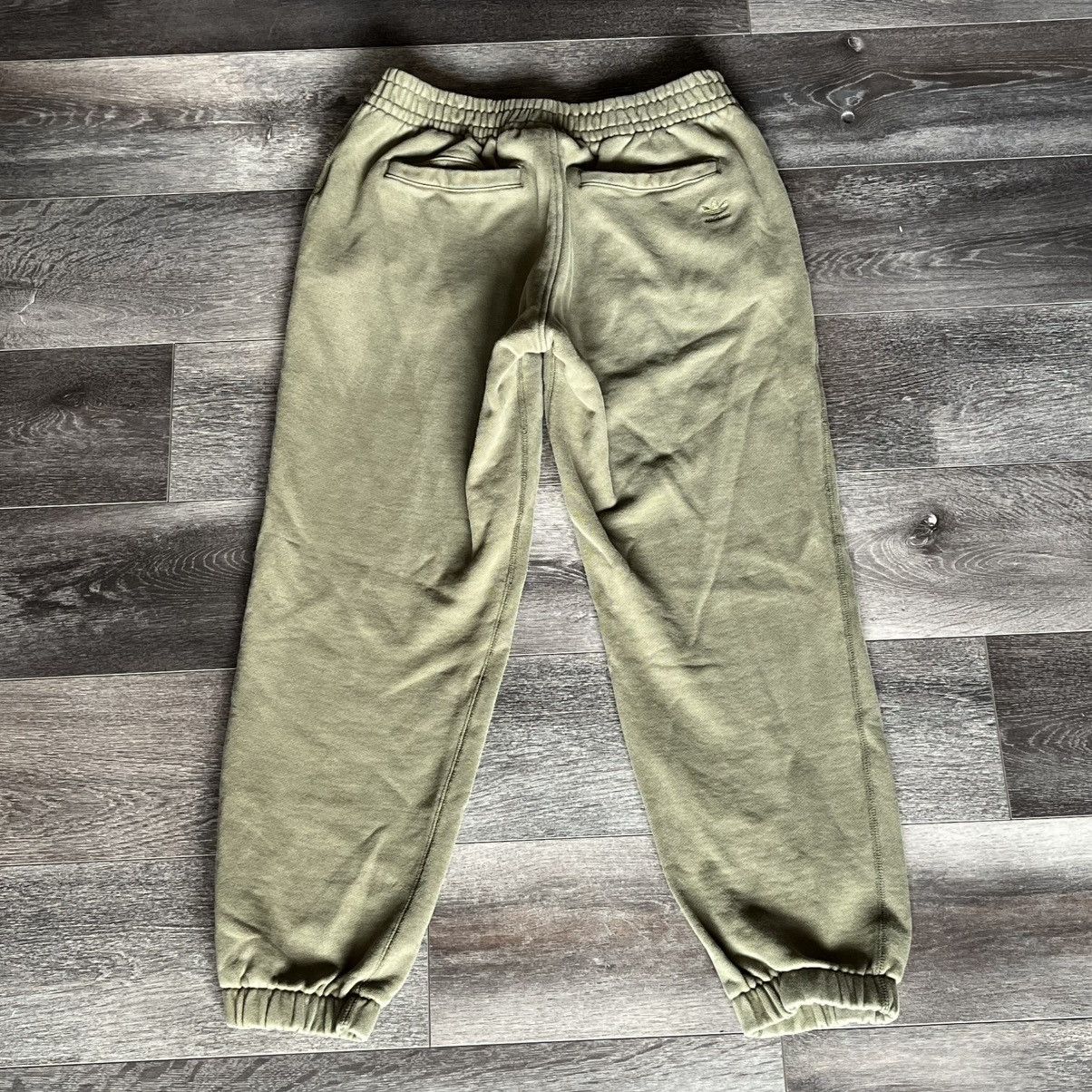 Humanrace Adidas x Humanrace Pharrell Williams Olive Khaki Sweatpants Size US 32 / EU 48 - 2 Thumbnail