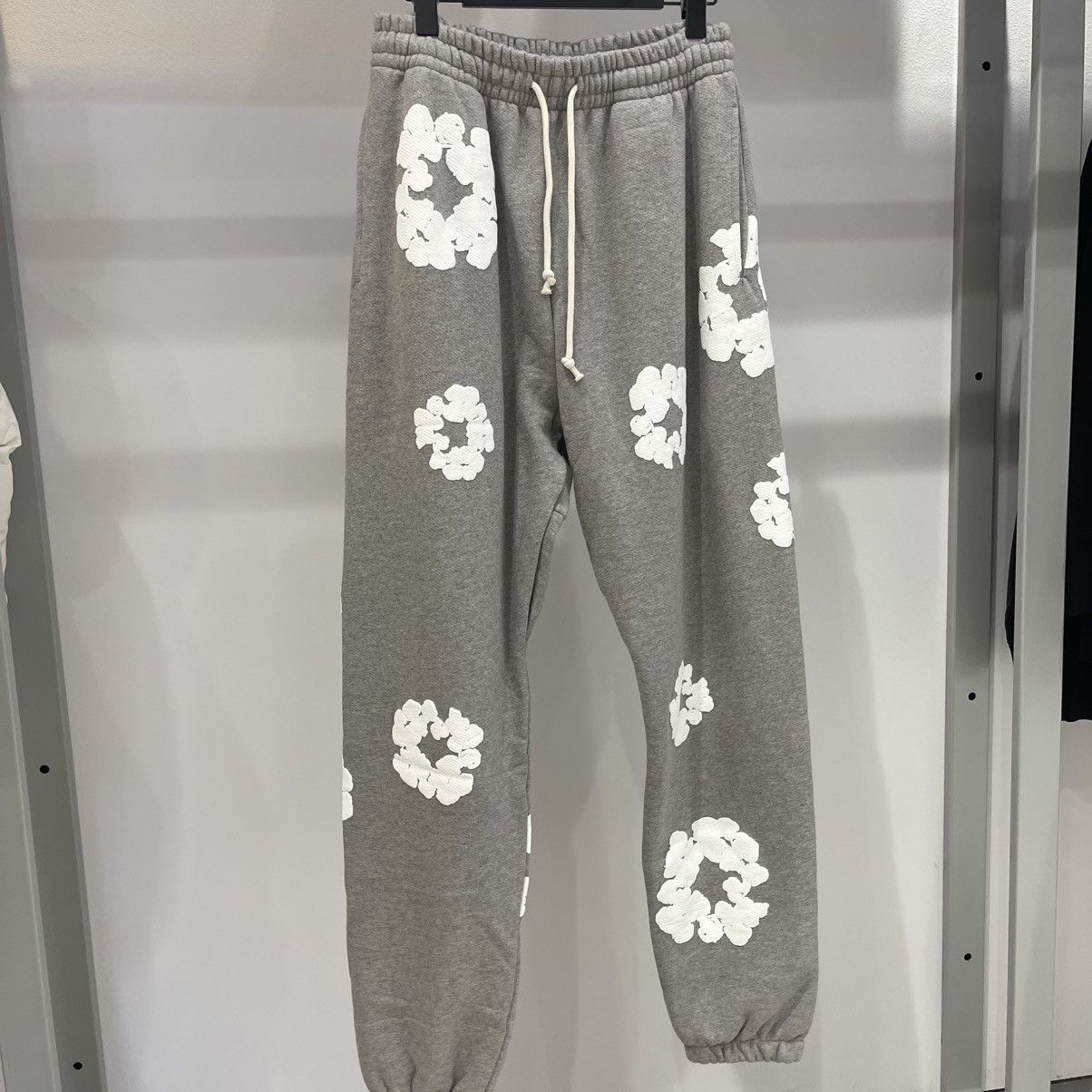 DENIM TEARS Denim Tears The Cotton Wreath Sweatpants Grey Size US 32 / EU 48 - 1 Thumbnail