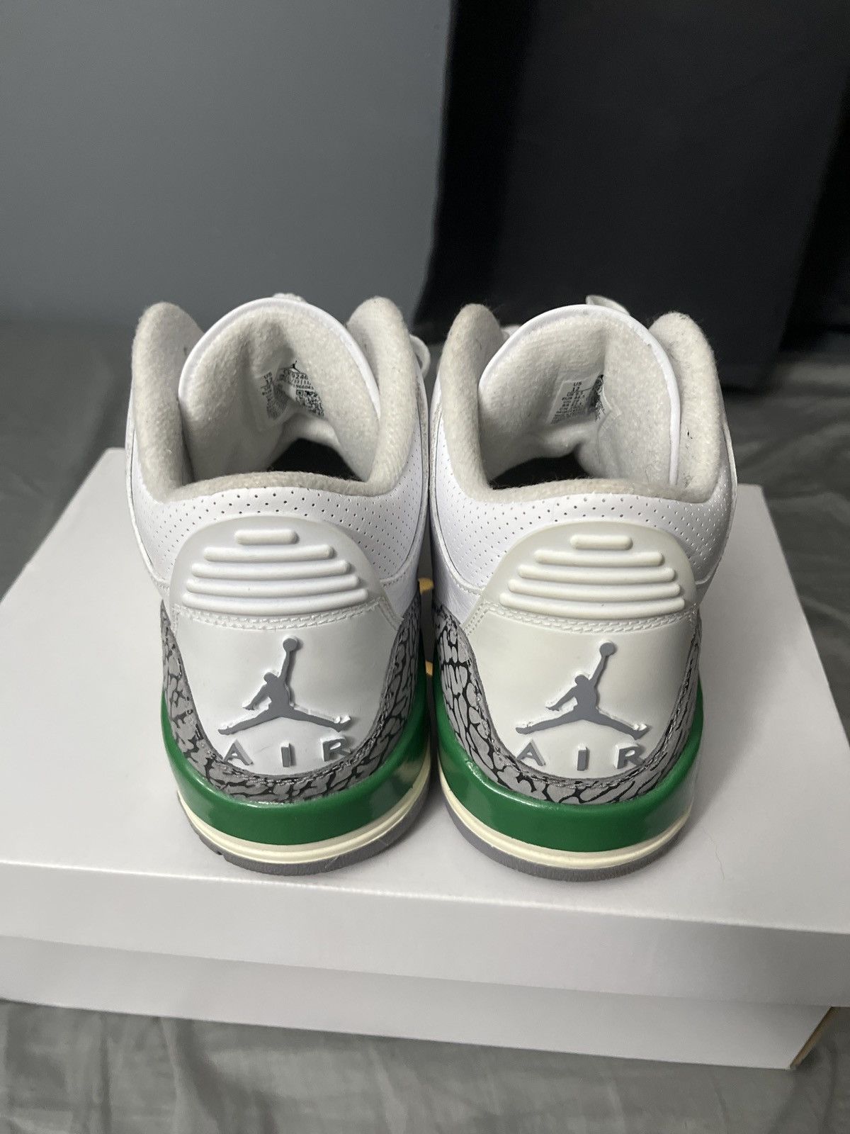 Jordan Brand × Nike WMNS Jordan 3 “Lucky Green” Size US 10.5 / EU 43-44 - 4 Thumbnail