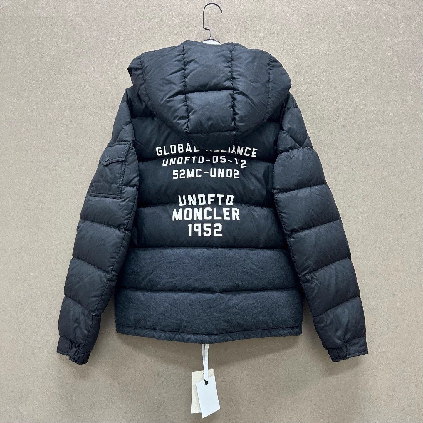 Moncler Moncler x und down jacket like new size 2 Size M / US 6-8 / IT 42-44 - 2 Thumbnail