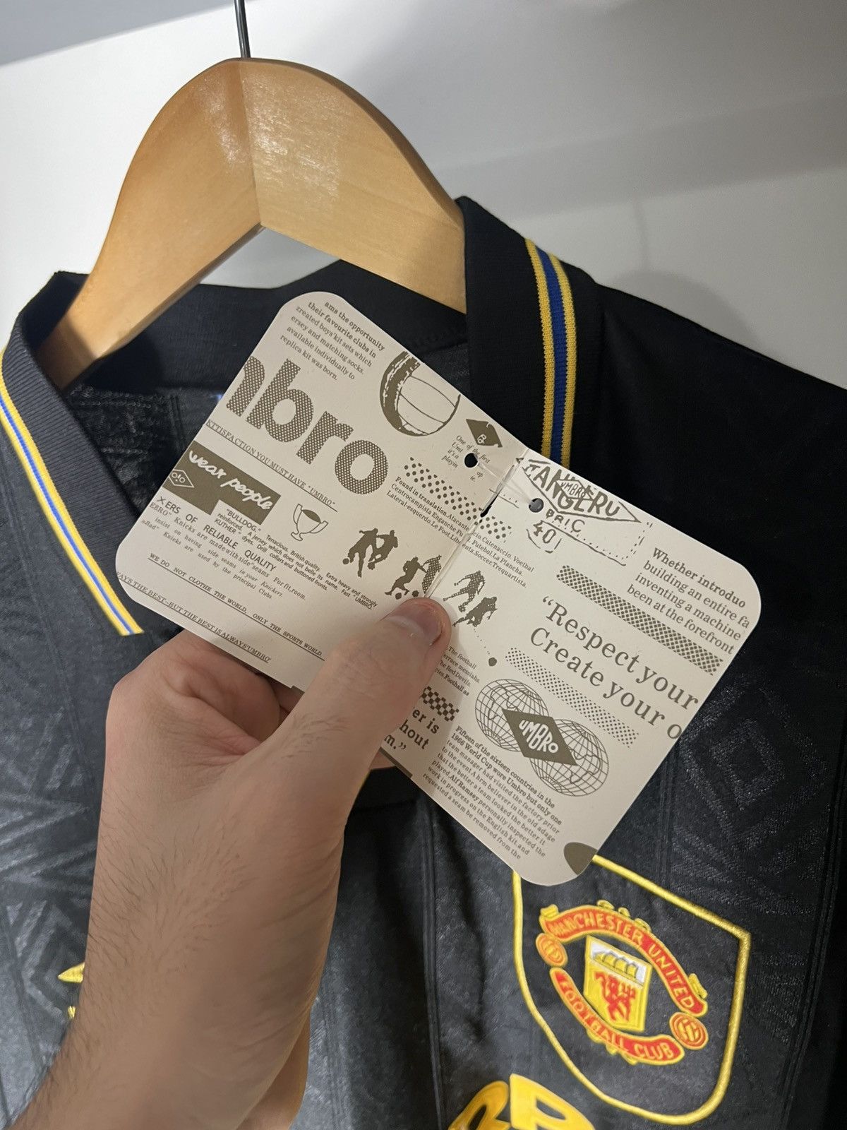 Umbro VINTAGE UMBRO FC MANCHESTER UNITED ENGLAND SOCCER JERSEY 90s Size US L / EU 52-54 / 3 - 13 Thumbnail