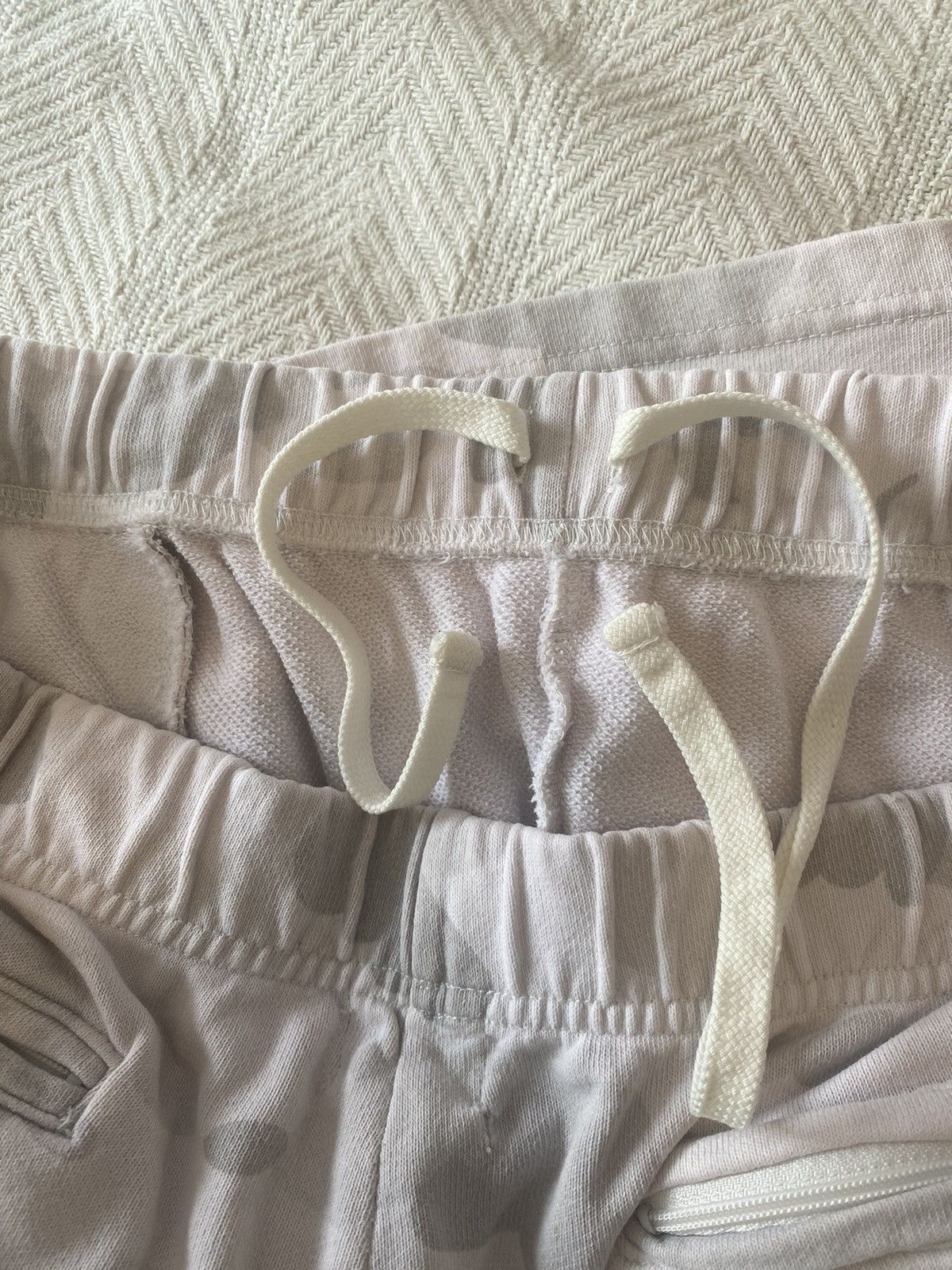 Bape Vintage A Bathing Ape Bape Early 2000’s XL White Camo Shorts Size US 36 / EU 52 - 8 Thumbnail