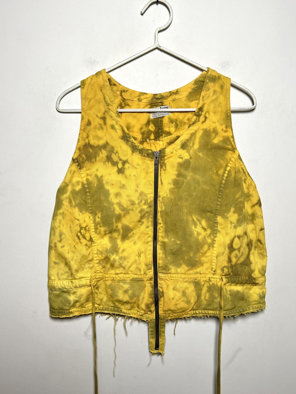 Acne Studios Acne cropped vest in a bold yellow tie-dye Size US S / EU 44-46 / 1 - 1 Thumbnail