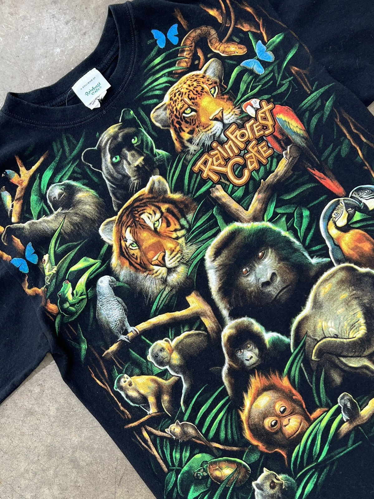 Vintage Vintage Early 2000s Rainforest Tee Cafe Medium Size US M / EU 48-50 / 2 - 1 Thumbnail