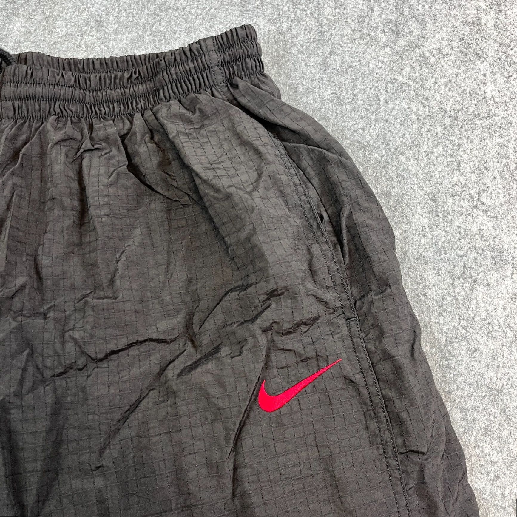 Nike Nike Mens Track Pants Sweat Joggers XXL Black Nylon Vintage 90s Baggy Tapered Track Pants Mens XXL Black 90s Vintage Nike Joggers Size US 39 - 7 Thumbnail