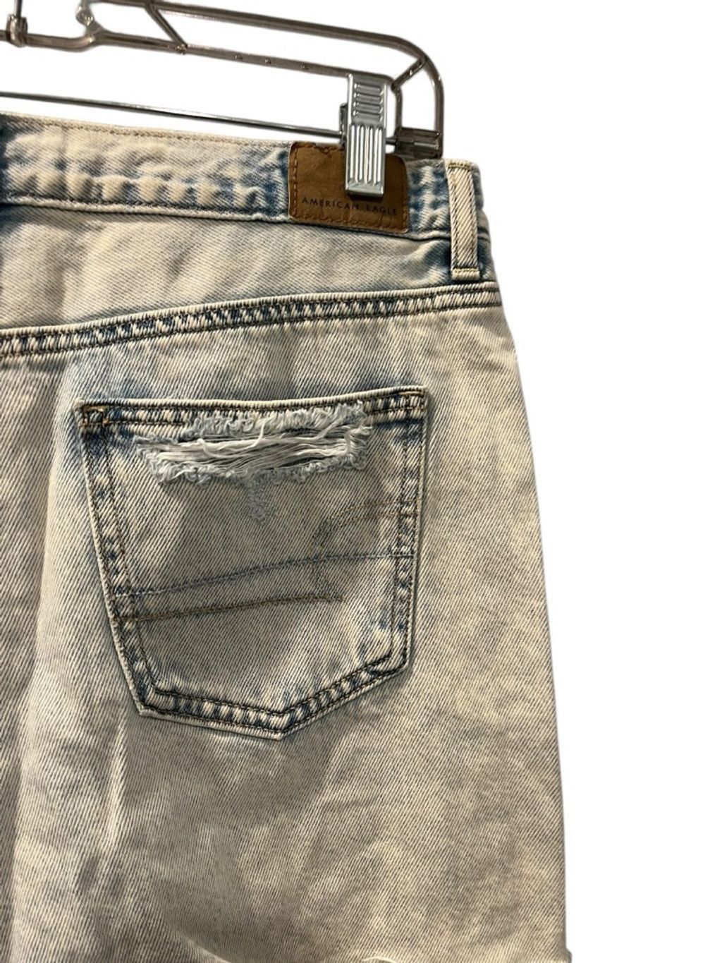 American Eagle Outfitters American Eagle Mom Shorts Size 8 Medium Wash Blue Distressed Size 30" / US 8 / IT 44 - 7 Thumbnail