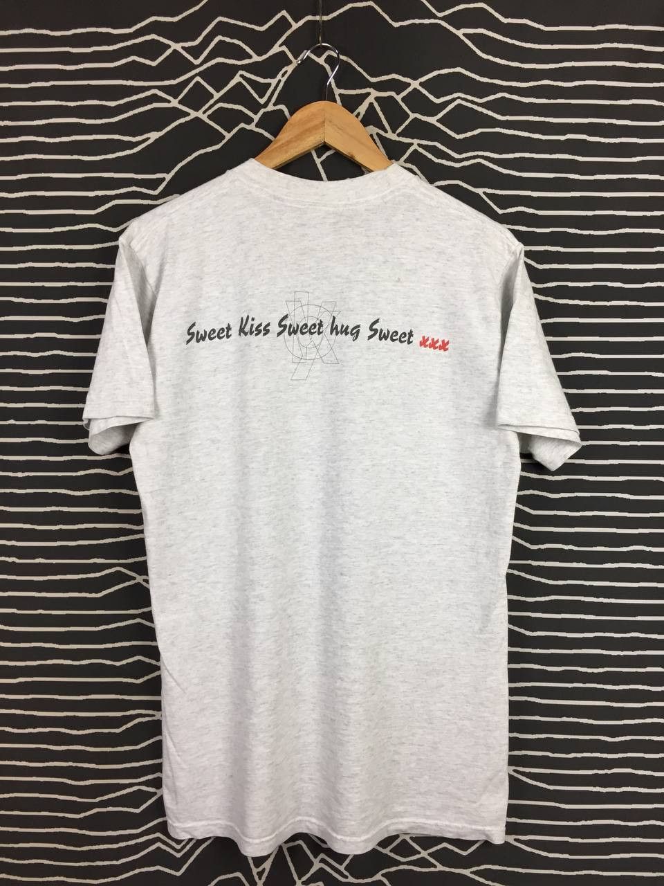 Vintage Vtg 90s 00s Sweet Kiss Sweet Hug Sweet xxx Typography Tee Size US M / EU 48-50 / 2 - 1 Thumbnail