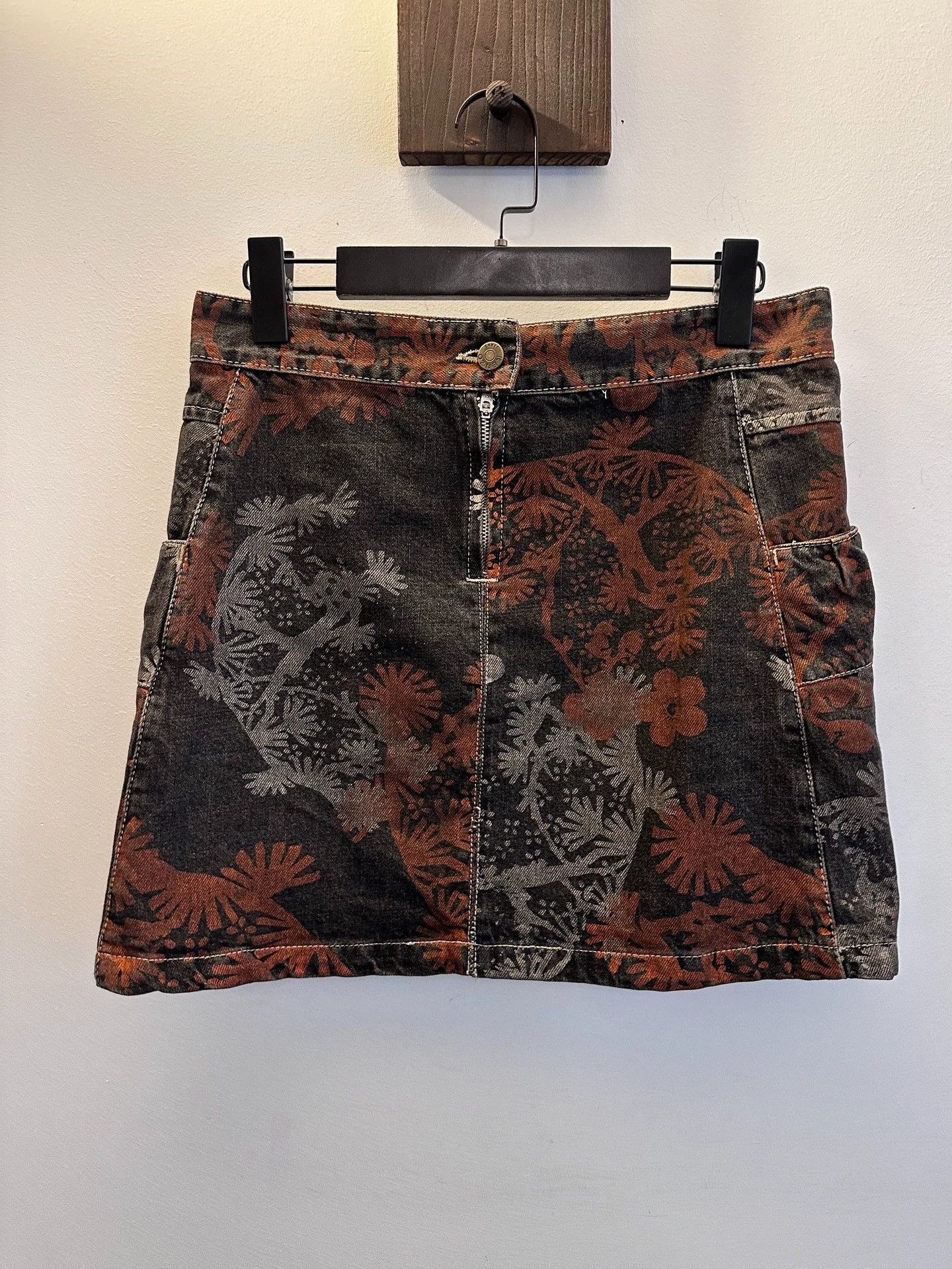 Kenzo Kenzo Vintage Floral Print Denim Skirt Size 38 Size 26" / US 2 / IT 38 - 8 Thumbnail