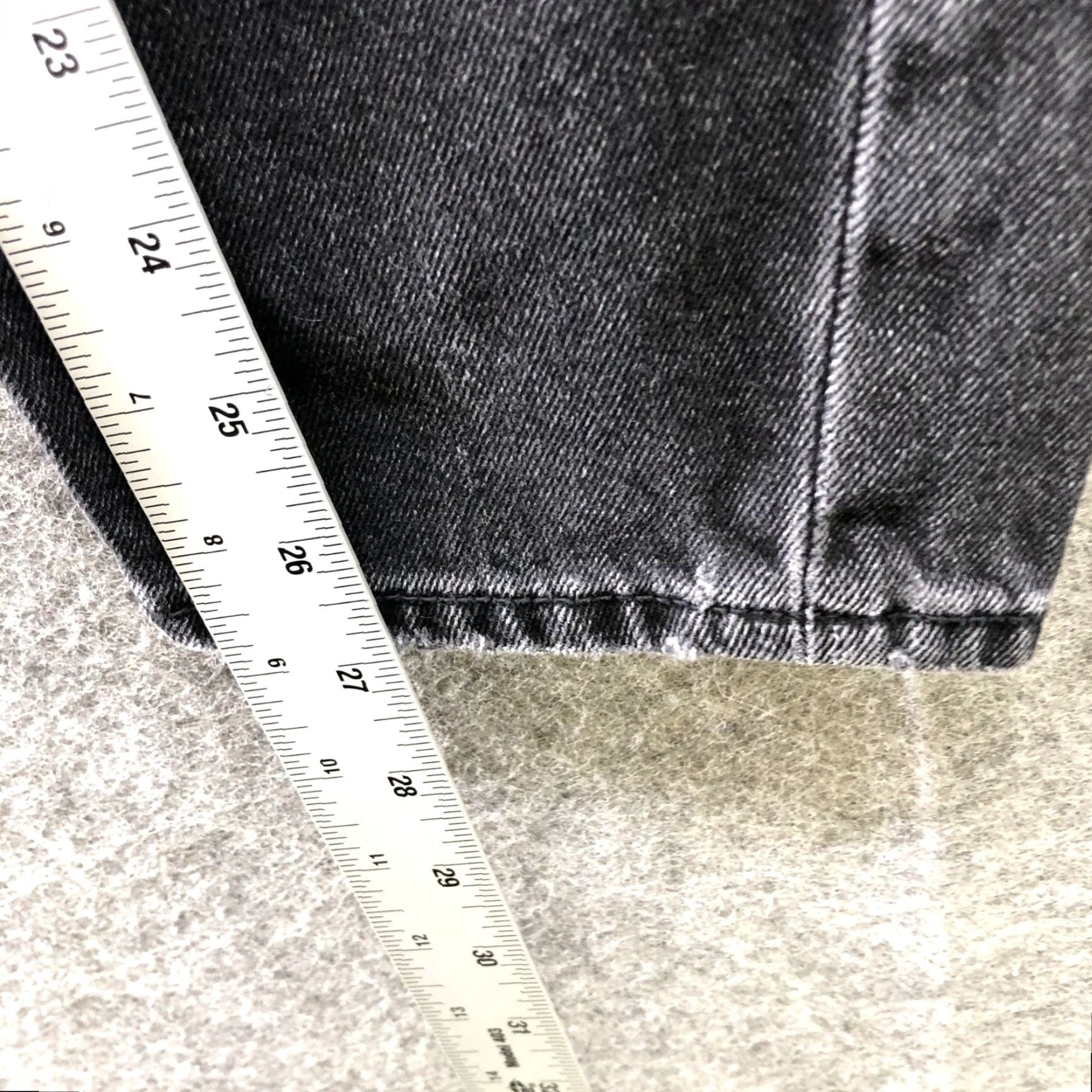 American Eagle Outfitters VINTAGE American Eagle Highest Rise Mom Jean Womens 2R Black Charcoal Ripped Knee Denim 5-Pocket Stretch Distressed Jeans Womens Size 26" / US 2 / IT 38 - 7 Thumbnail