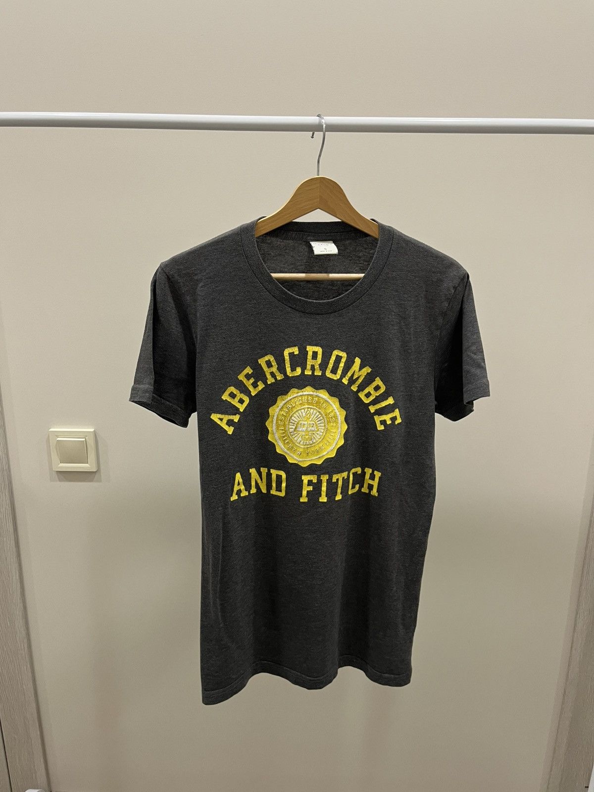 Abercrombie & Fitch 90s Abercrombie & Fitch T-Shirt Spellout Vintage Y2K Size US S / EU 44-46 / 1 - 1 Thumbnail