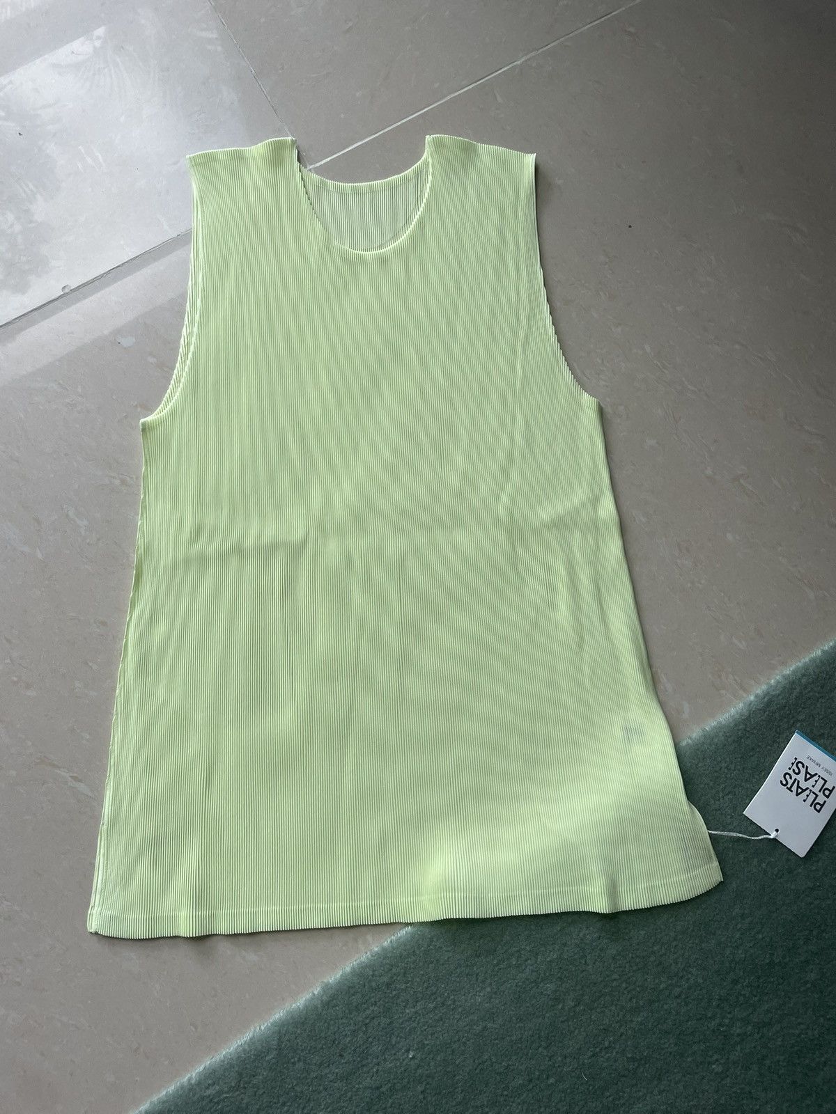 Pleats Please Issey Miyake Brand new Issey Miyake pleats please sleeveless top Size ONE SIZE - 6 Thumbnail